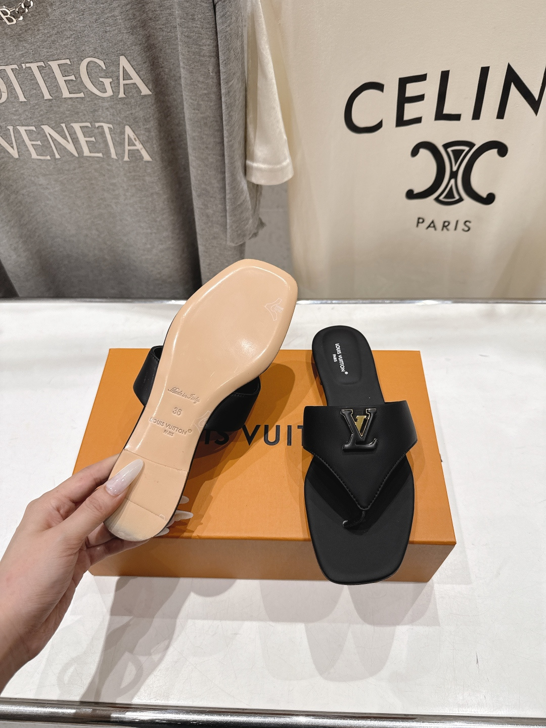 高版本出厂  Louis Vuitton ss26 new arrival LV驴牌夏季新款平底夹脚拖鞋