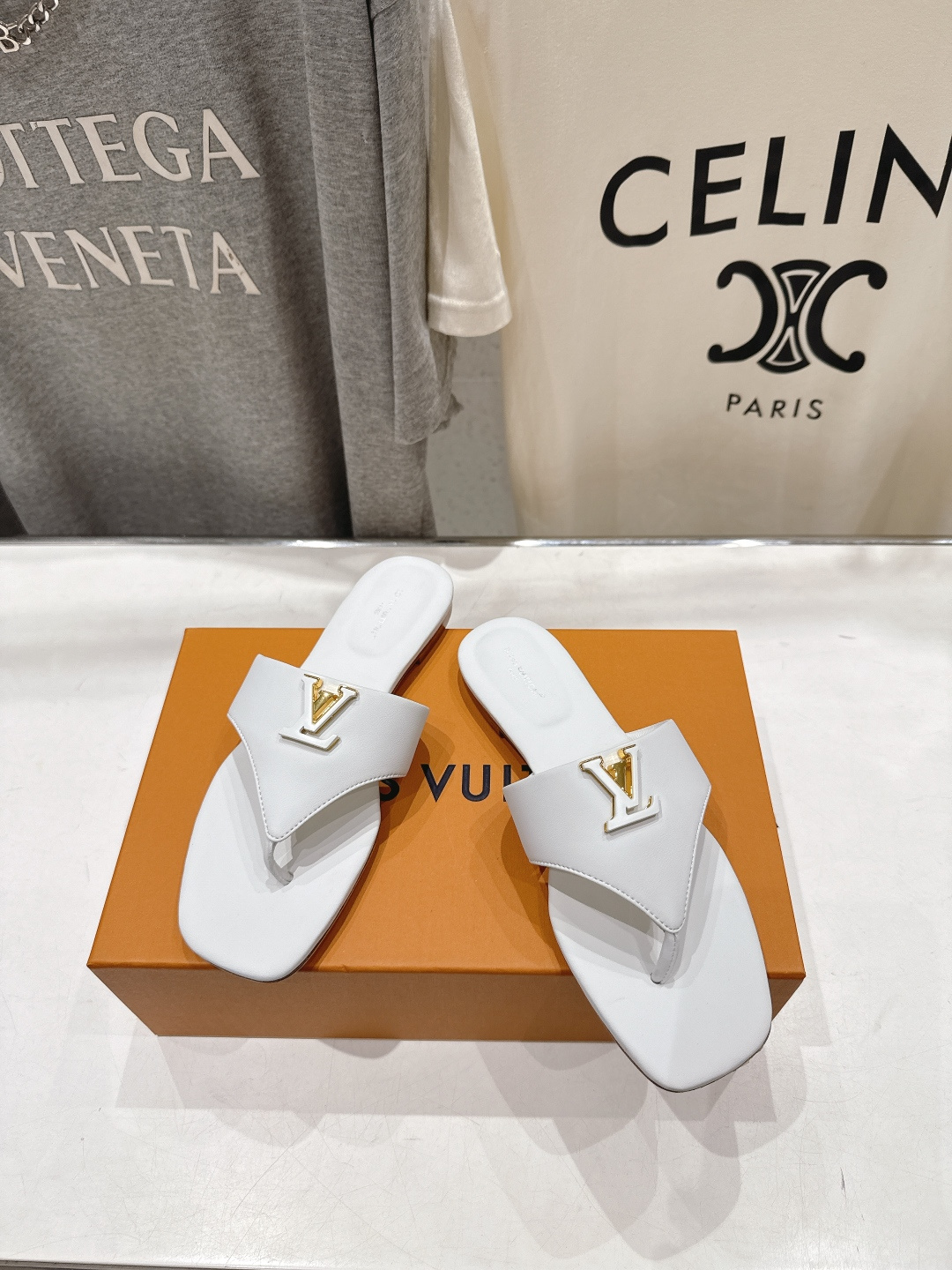 高版本出厂  Louis Vuitton ss26 new arrival LV驴牌夏季新款平底夹脚拖鞋