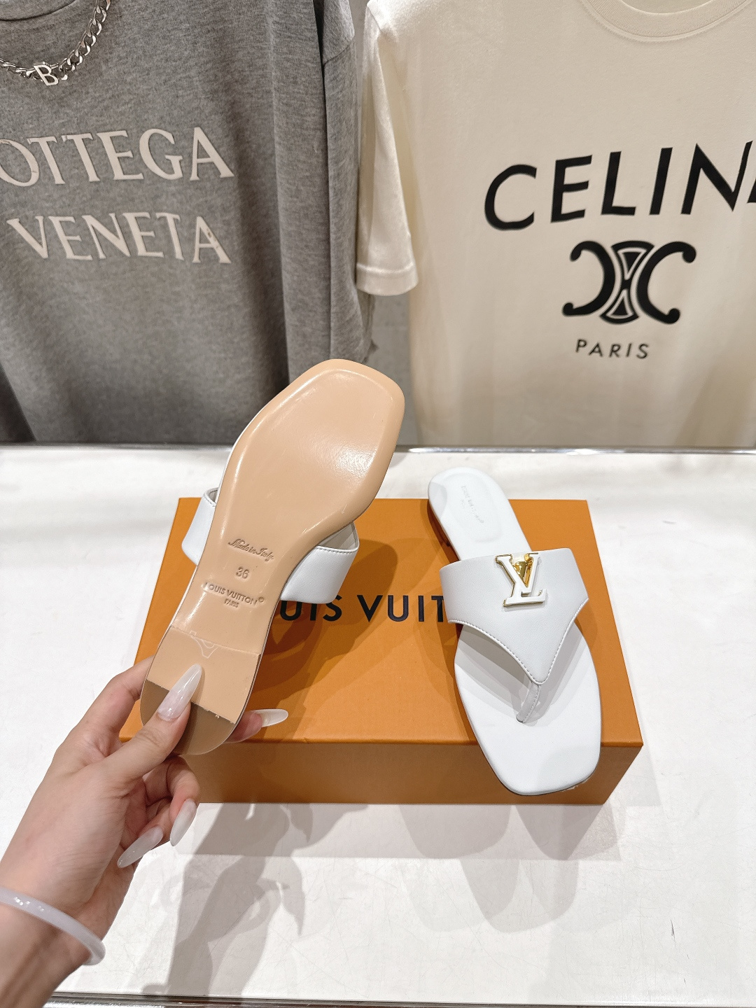 高版本出厂  Louis Vuitton ss26 new arrival LV驴牌夏季新款平底夹脚拖鞋