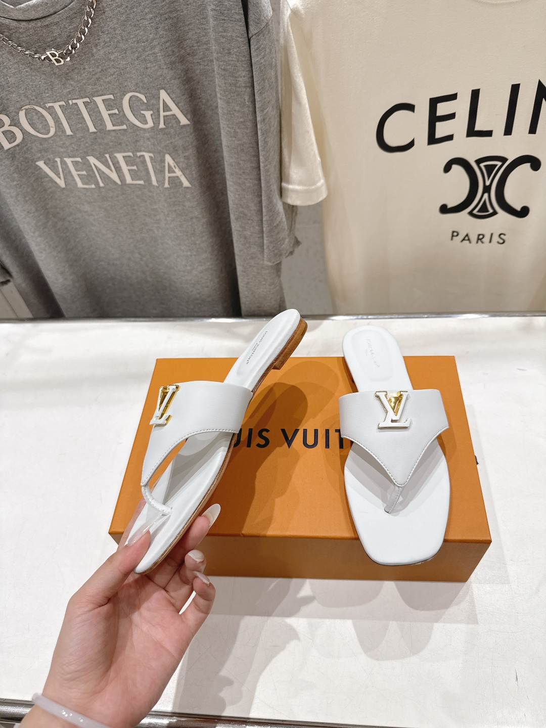 高版本出厂  Louis Vuitton ss26 new arrival LV驴牌夏季新款平底夹脚拖鞋