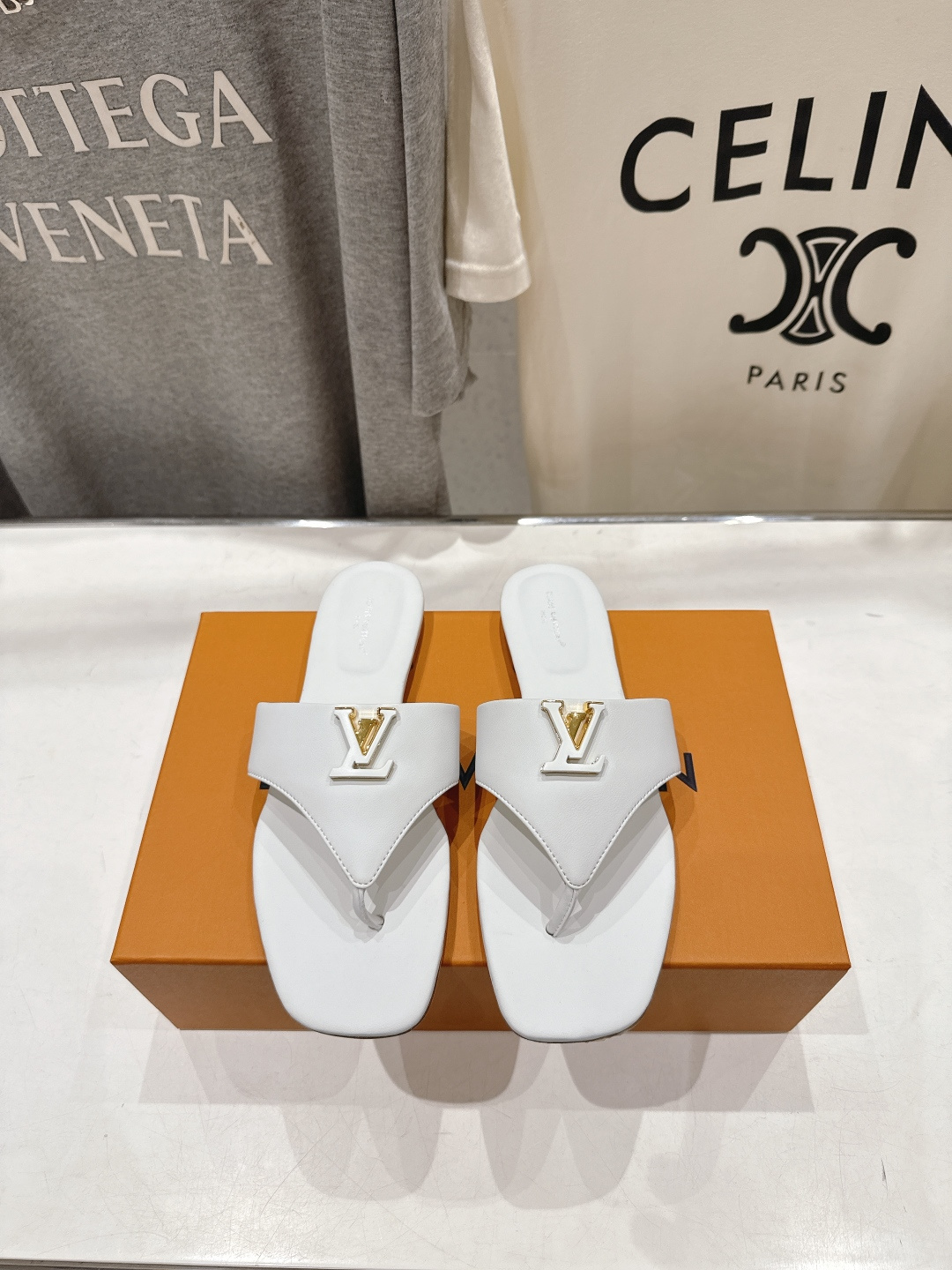 高版本出厂  Louis Vuitton ss26 new arrival LV驴牌夏季新款平底夹脚拖鞋