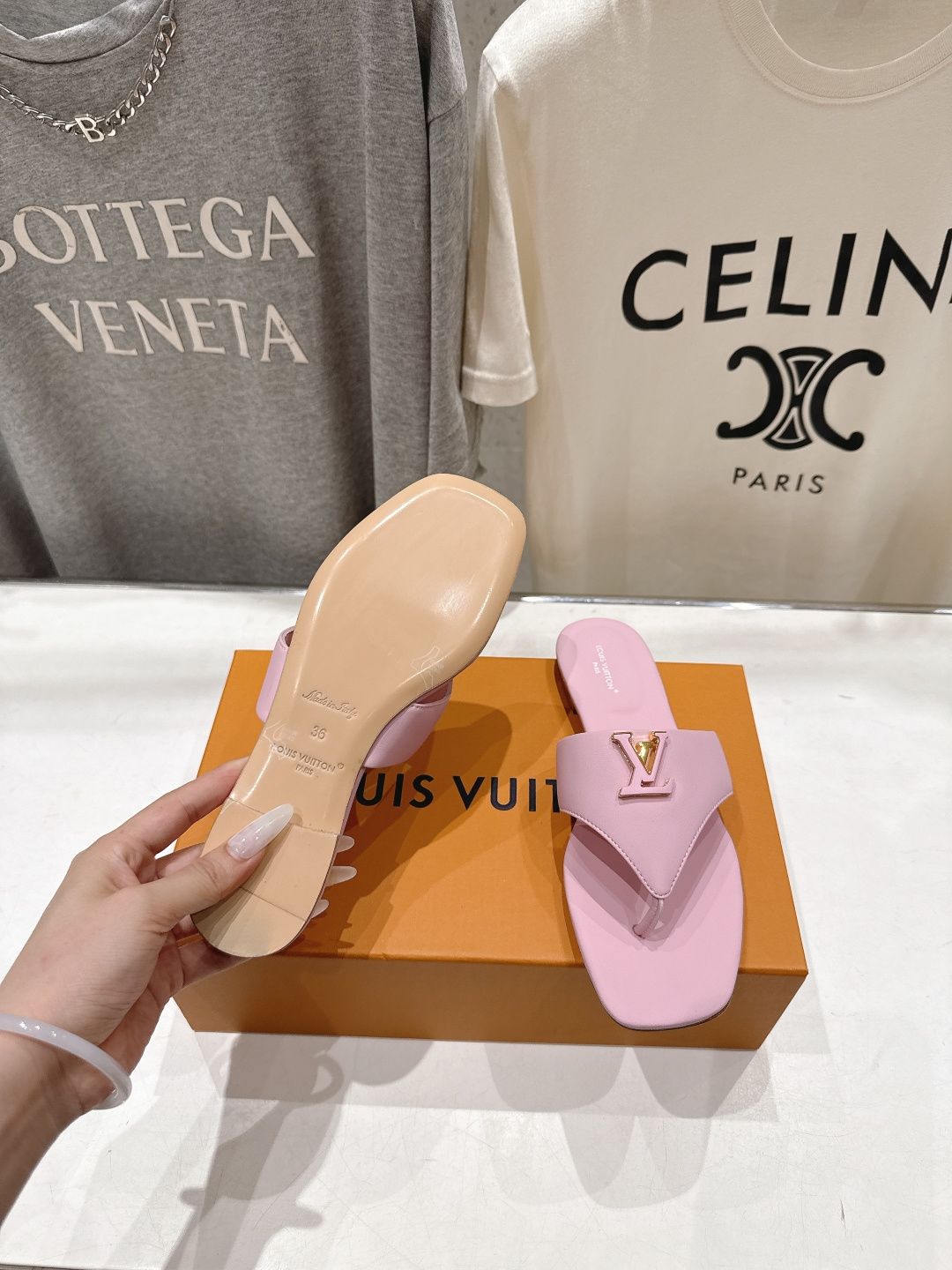 高版本出厂  Louis Vuitton ss26 new arrival LV驴牌夏季新款平底夹脚拖鞋