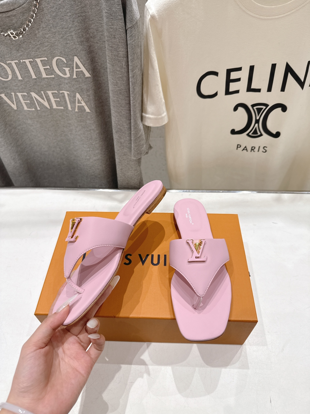 高版本出厂  Louis Vuitton ss26 new arrival LV驴牌夏季新款平底夹脚拖鞋