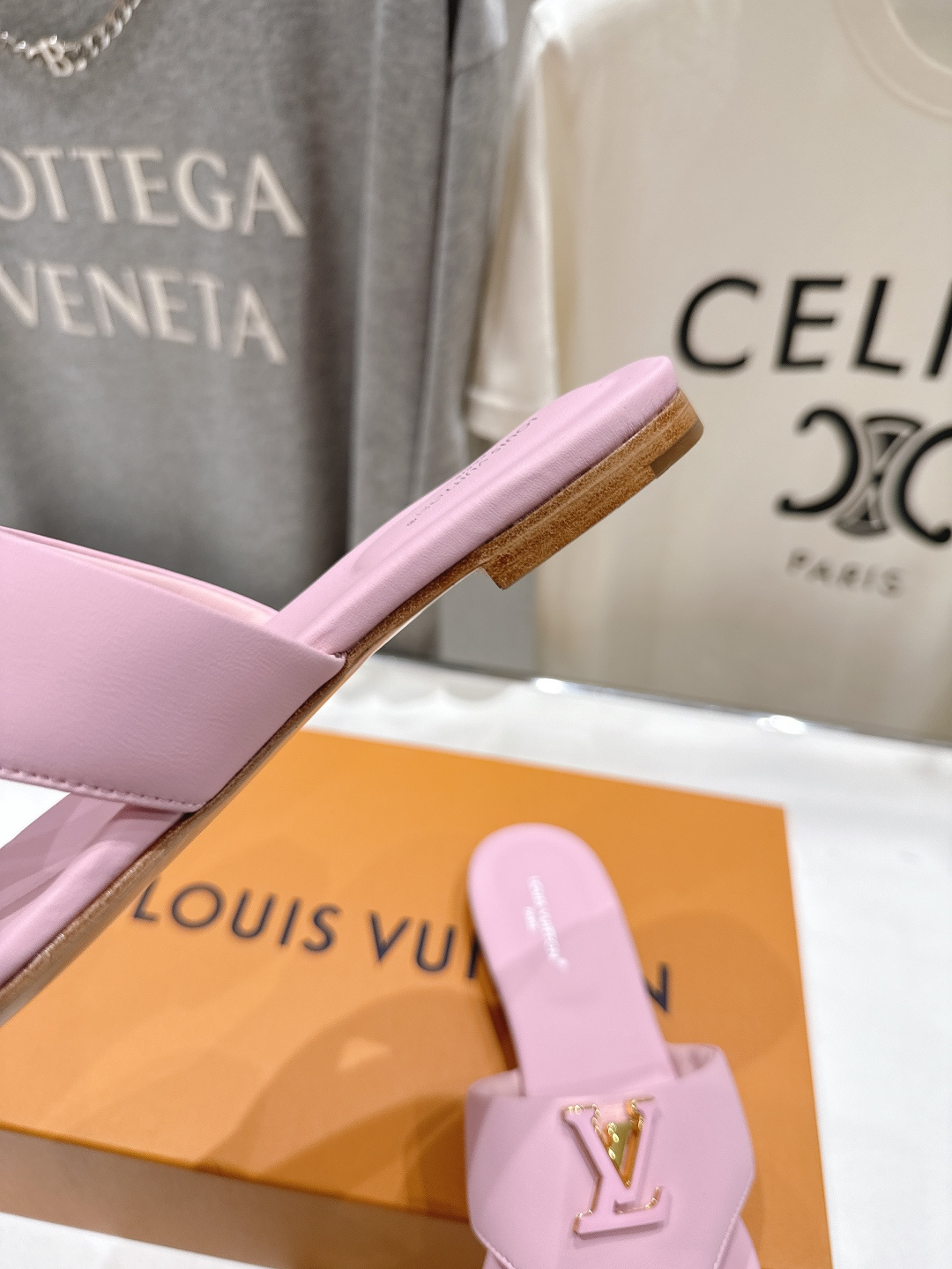高版本出厂  Louis Vuitton ss26 new arrival LV驴牌夏季新款平底夹脚拖鞋