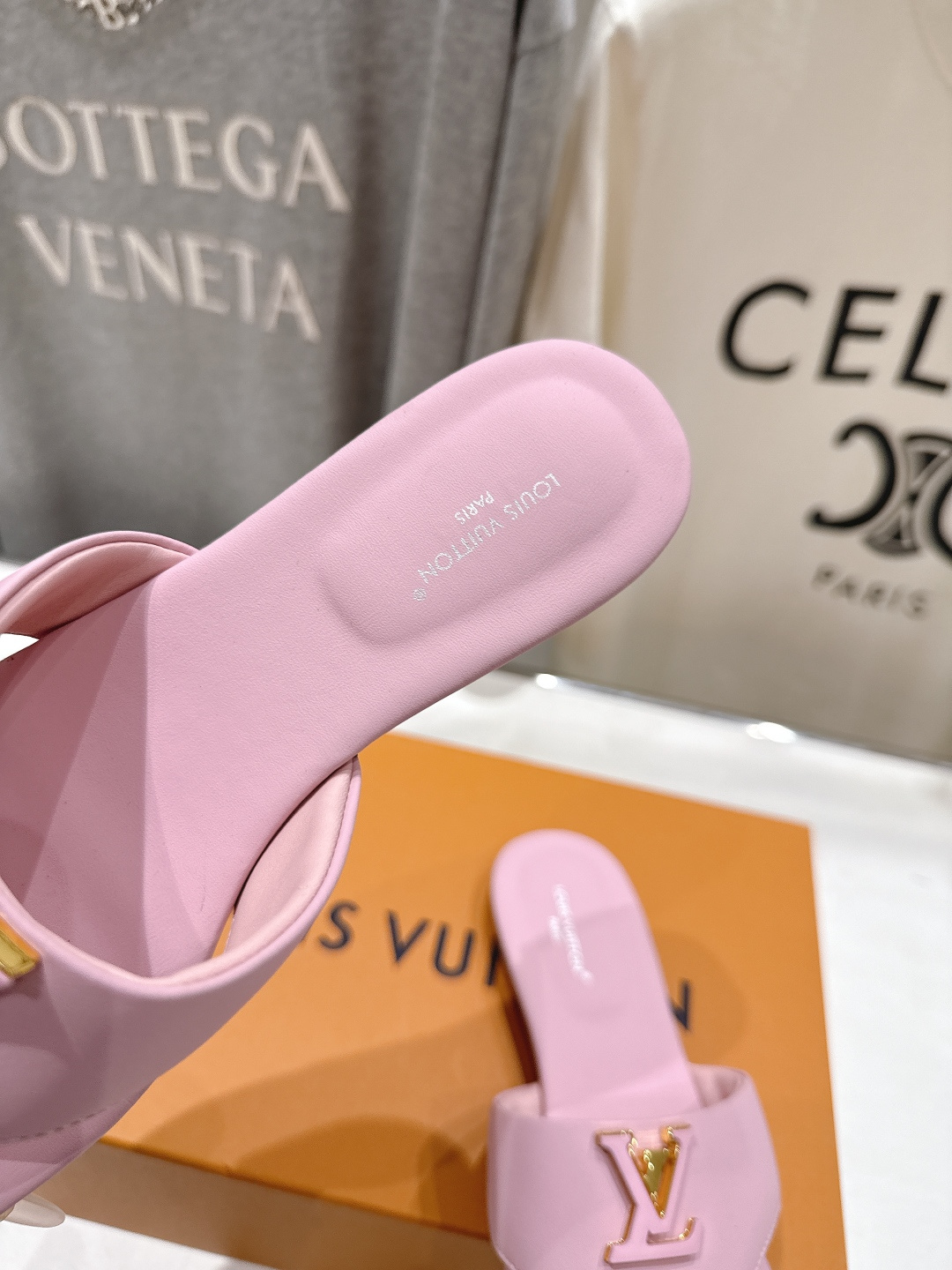高版本出厂  Louis Vuitton ss26 new arrival LV驴牌夏季新款平底夹脚拖鞋