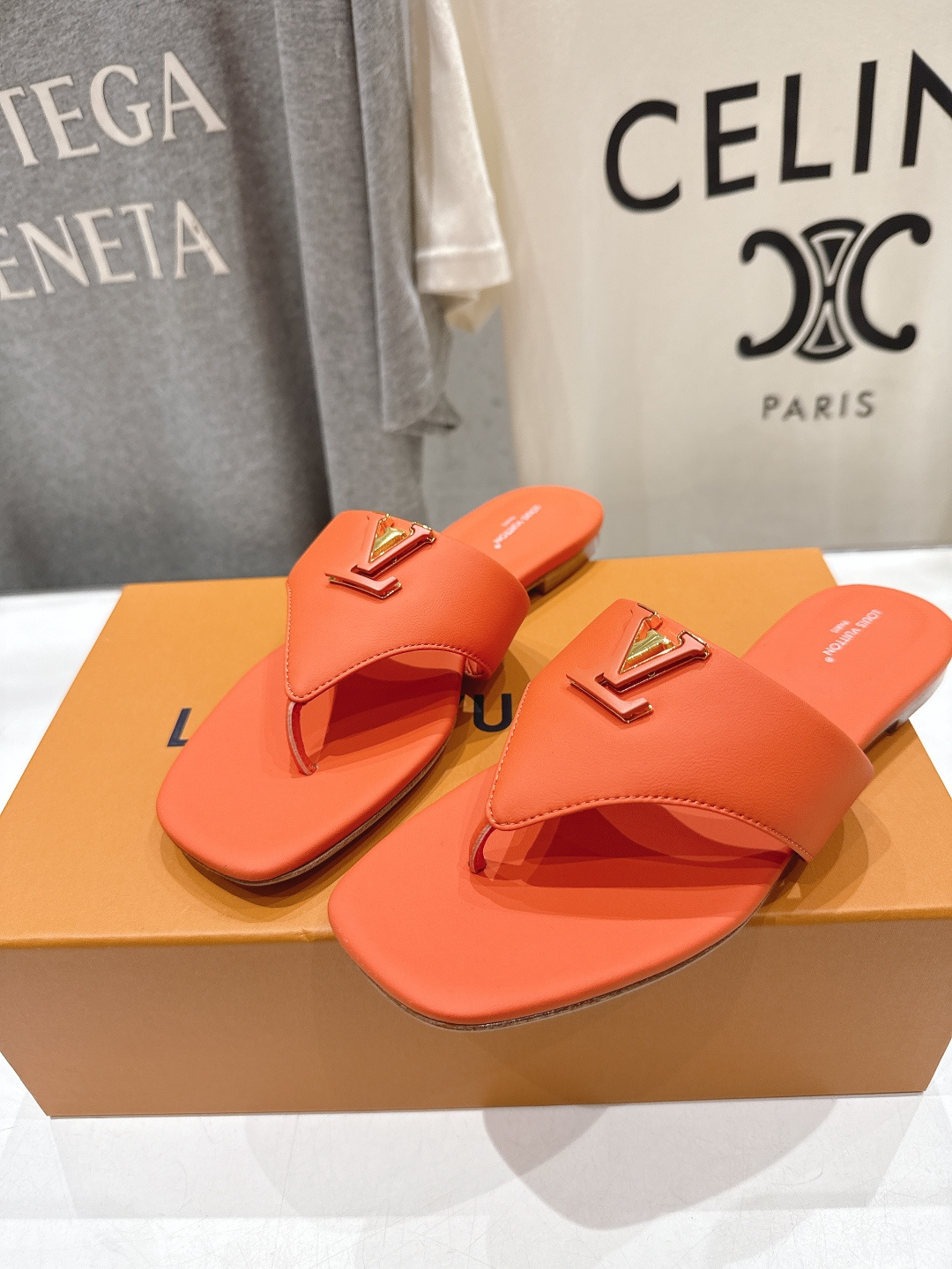 高版本出厂  Louis Vuitton ss26 new arrival LV驴牌夏季新款平底夹脚拖鞋