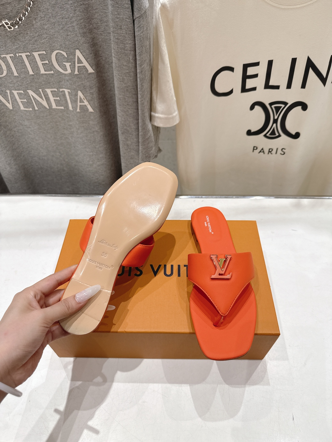 高版本出厂  Louis Vuitton ss26 new arrival LV驴牌夏季新款平底夹脚拖鞋