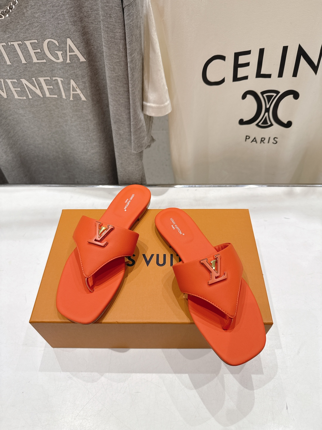 高版本出厂  Louis Vuitton ss26 new arrival LV驴牌夏季新款平底夹脚拖鞋