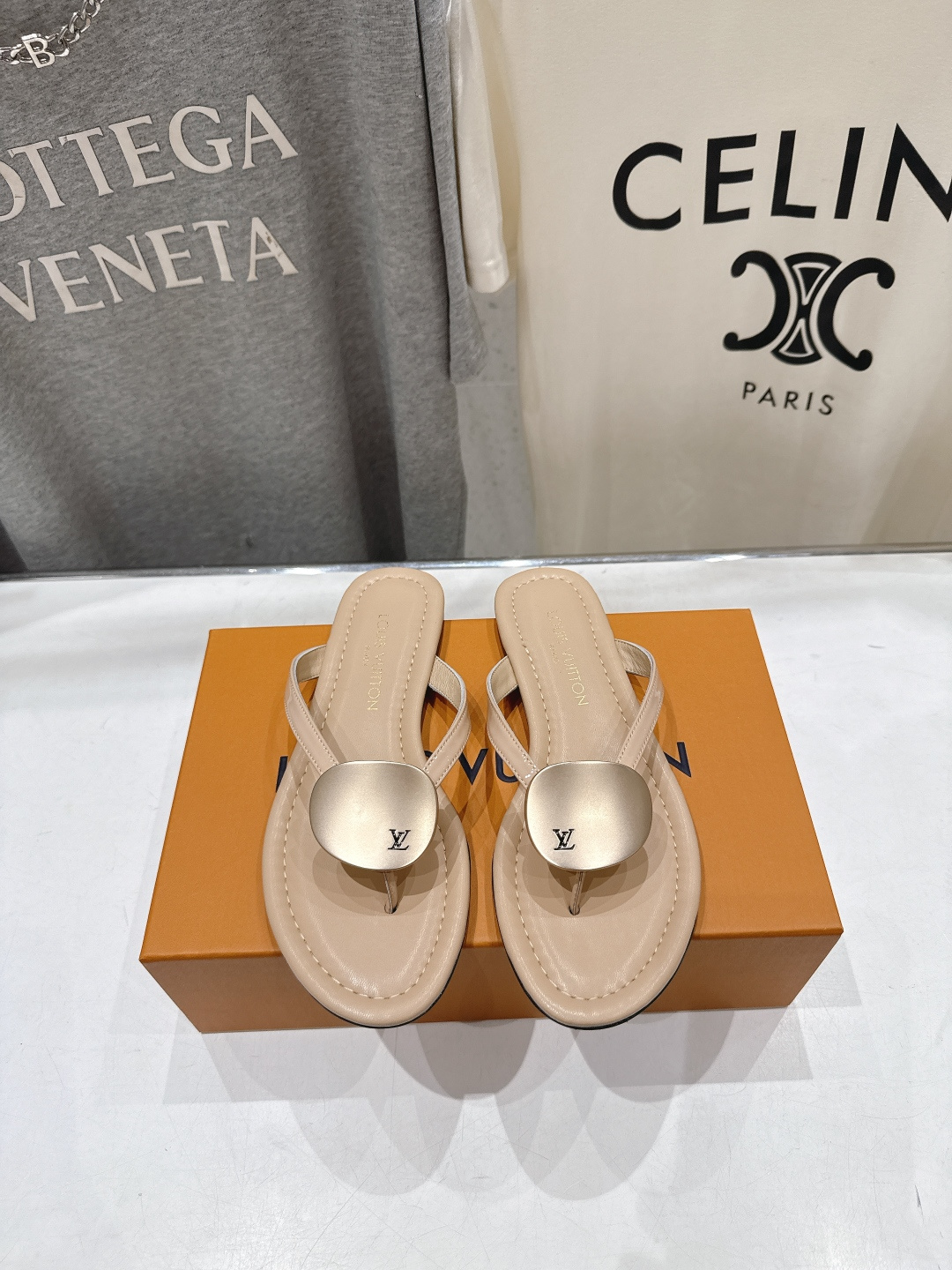 高版本出厂  Louis Vuitton ss26 new arrival LV驴牌夏季新款平底夹脚拖鞋