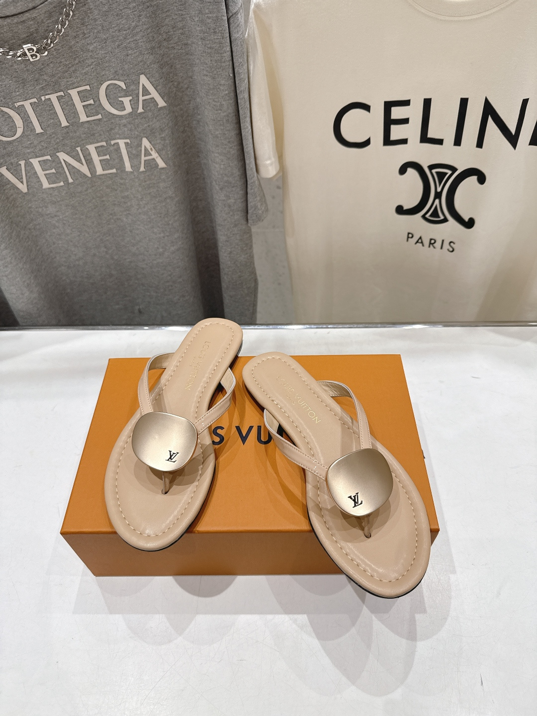 高版本出厂  Louis Vuitton ss26 new arrival LV驴牌夏季新款平底夹脚拖鞋