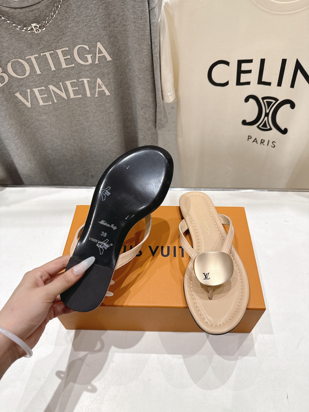 高版本出厂  Louis Vuitton ss26 new arrival LV驴牌夏季新款平底夹脚拖鞋