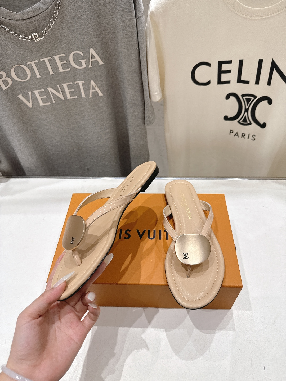 高版本出厂  Louis Vuitton ss26 new arrival LV驴牌夏季新款平底夹脚拖鞋