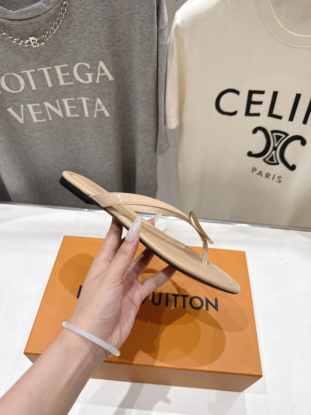 高版本出厂  Louis Vuitton ss26 new arrival LV驴牌夏季新款平底夹脚拖鞋