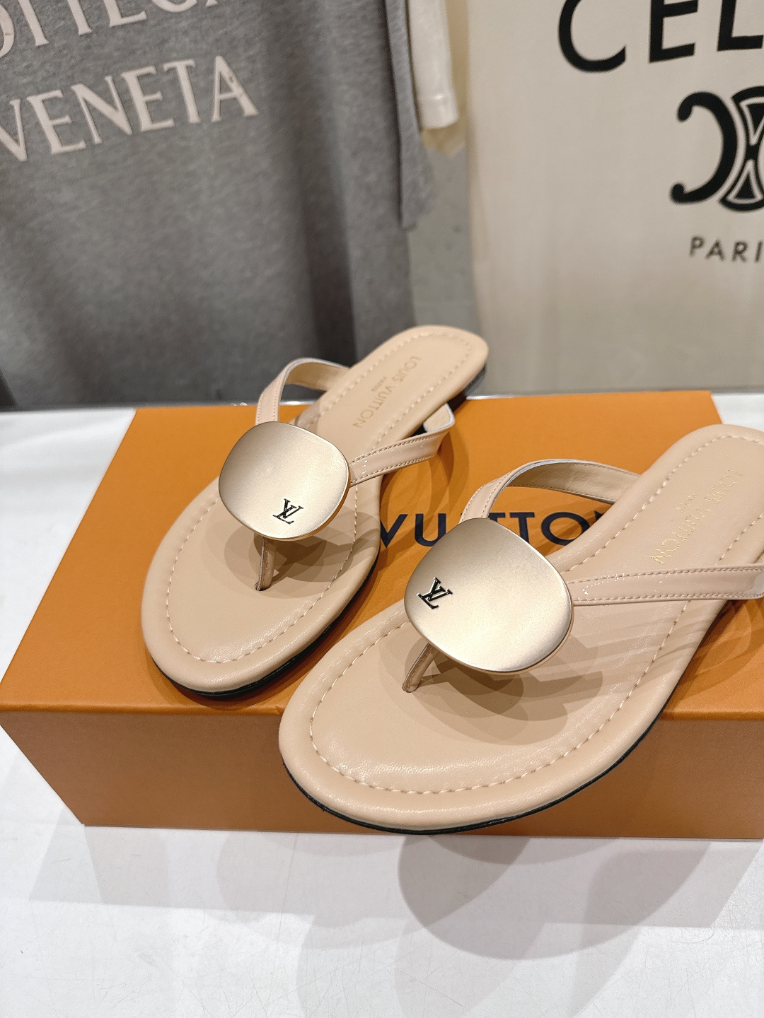 高版本出厂  Louis Vuitton ss26 new arrival LV驴牌夏季新款平底夹脚拖鞋