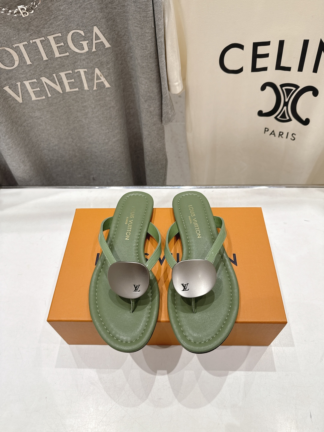 高版本出厂  Louis Vuitton ss26 new arrival LV驴牌夏季新款平底夹脚拖鞋