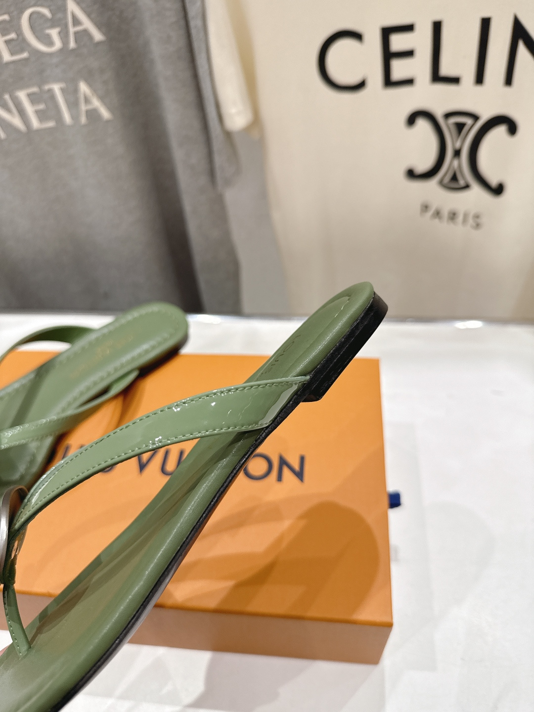 高版本出厂  Louis Vuitton ss26 new arrival LV驴牌夏季新款平底夹脚拖鞋