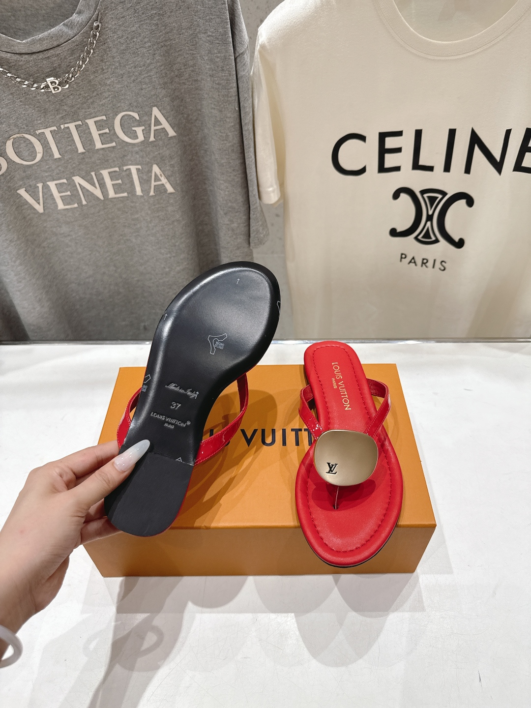 高版本出厂  Louis Vuitton ss26 new arrival LV驴牌夏季新款平底夹脚拖鞋