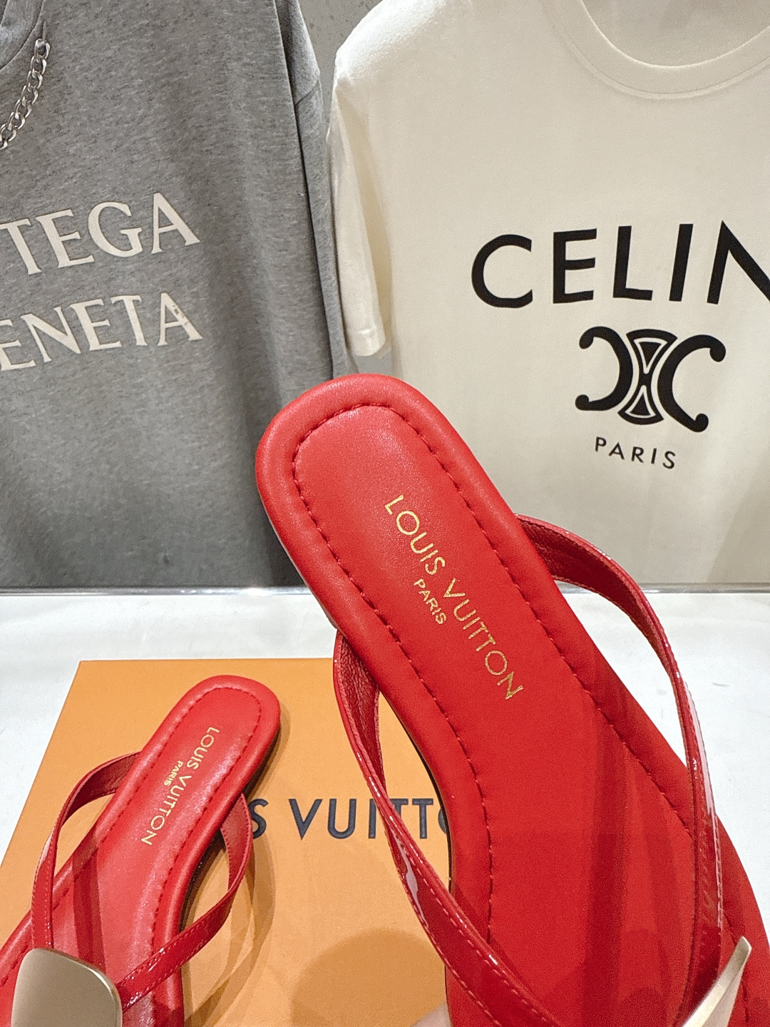 高版本出厂  Louis Vuitton ss26 new arrival LV驴牌夏季新款平底夹脚拖鞋