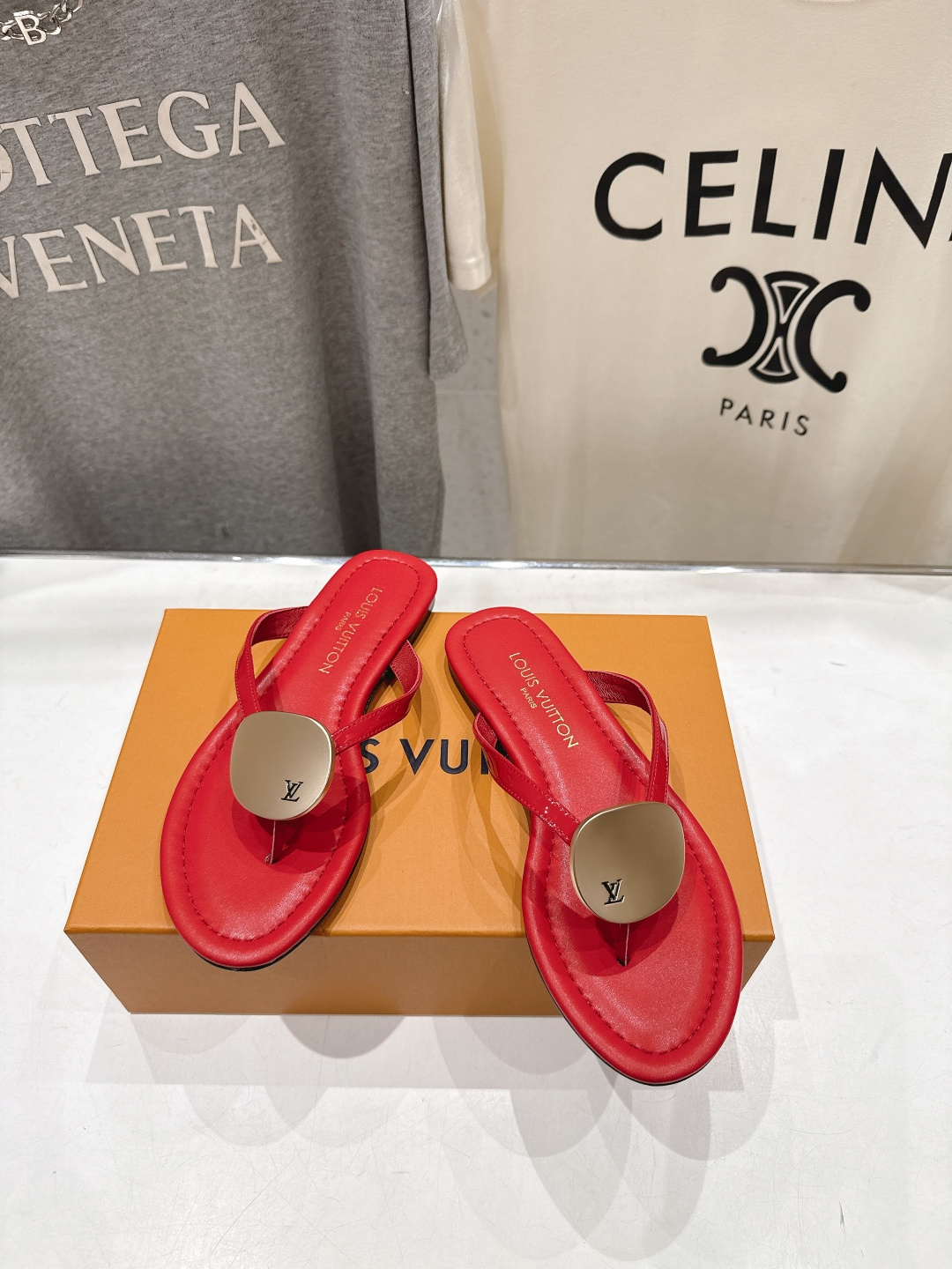 高版本出厂  Louis Vuitton ss26 new arrival LV驴牌夏季新款平底夹脚拖鞋