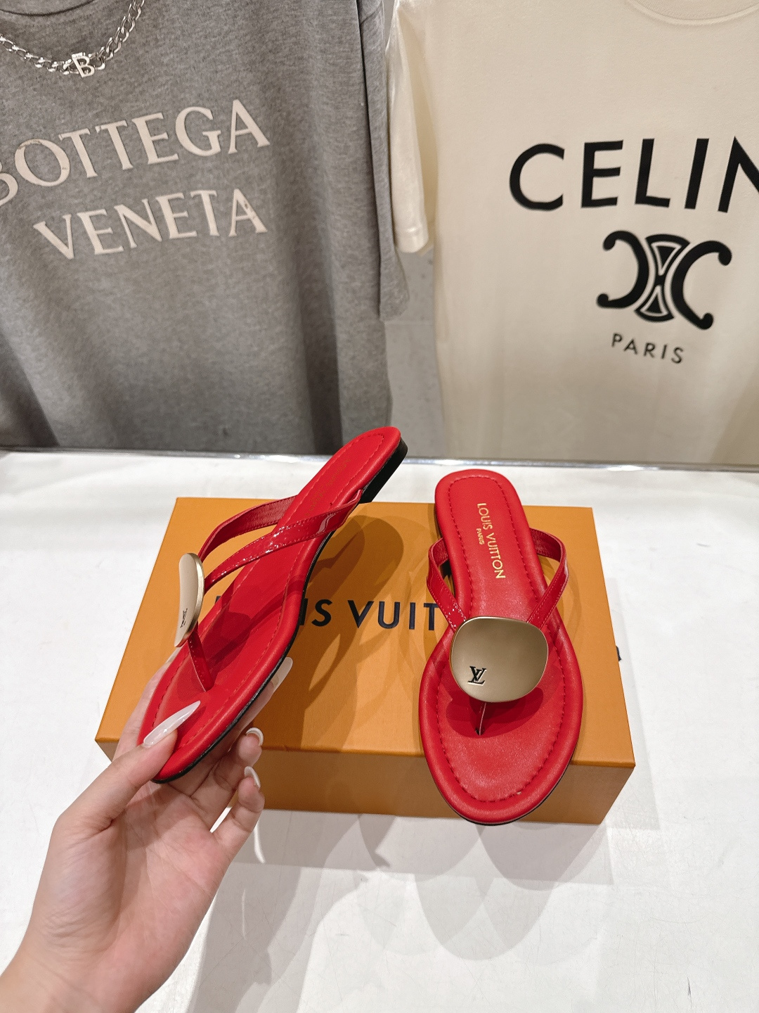 高版本出厂  Louis Vuitton ss26 new arrival LV驴牌夏季新款平底夹脚拖鞋