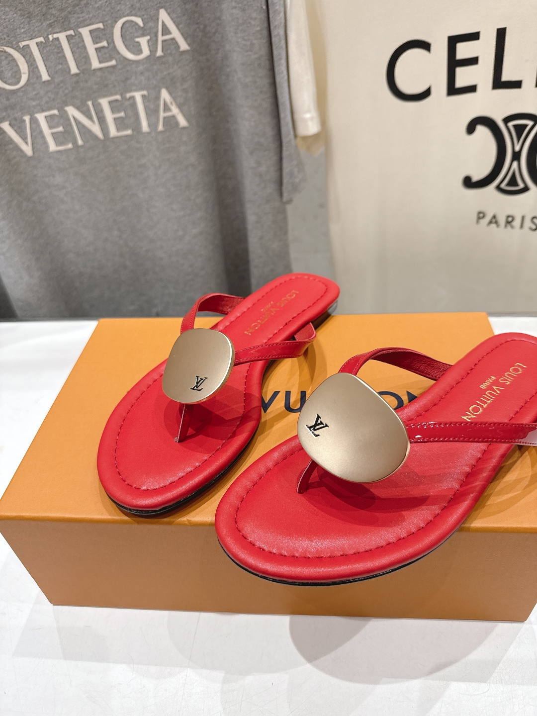 高版本出厂  Louis Vuitton ss26 new arrival LV驴牌夏季新款平底夹脚拖鞋
