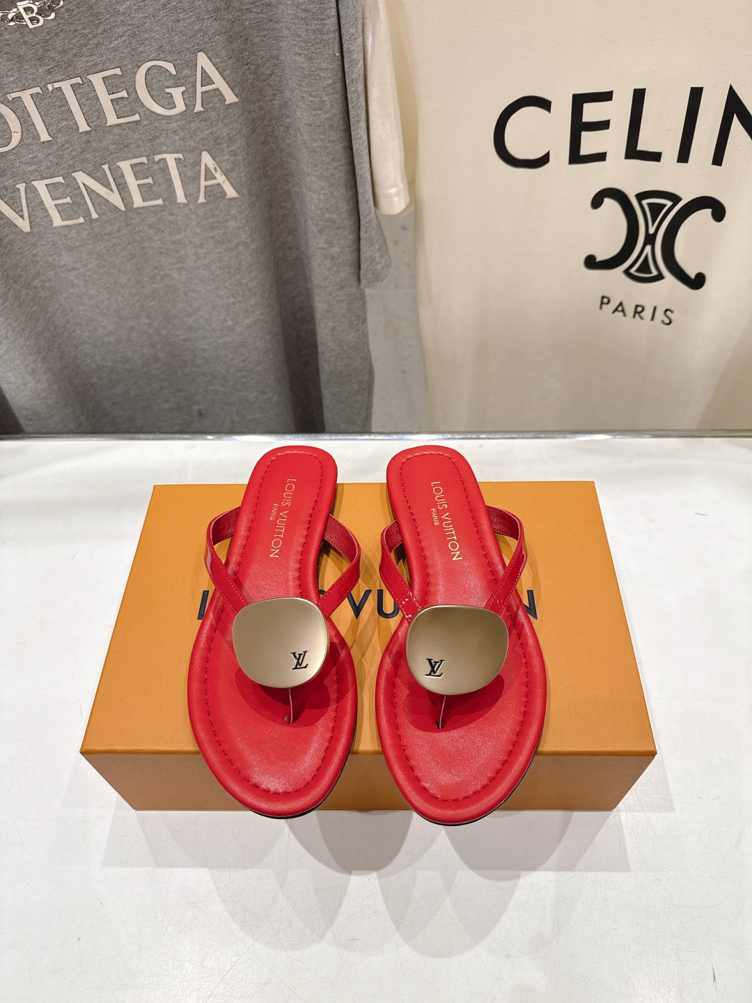 高版本出厂  Louis Vuitton ss26 new arrival LV驴牌夏季新款平底夹脚拖鞋