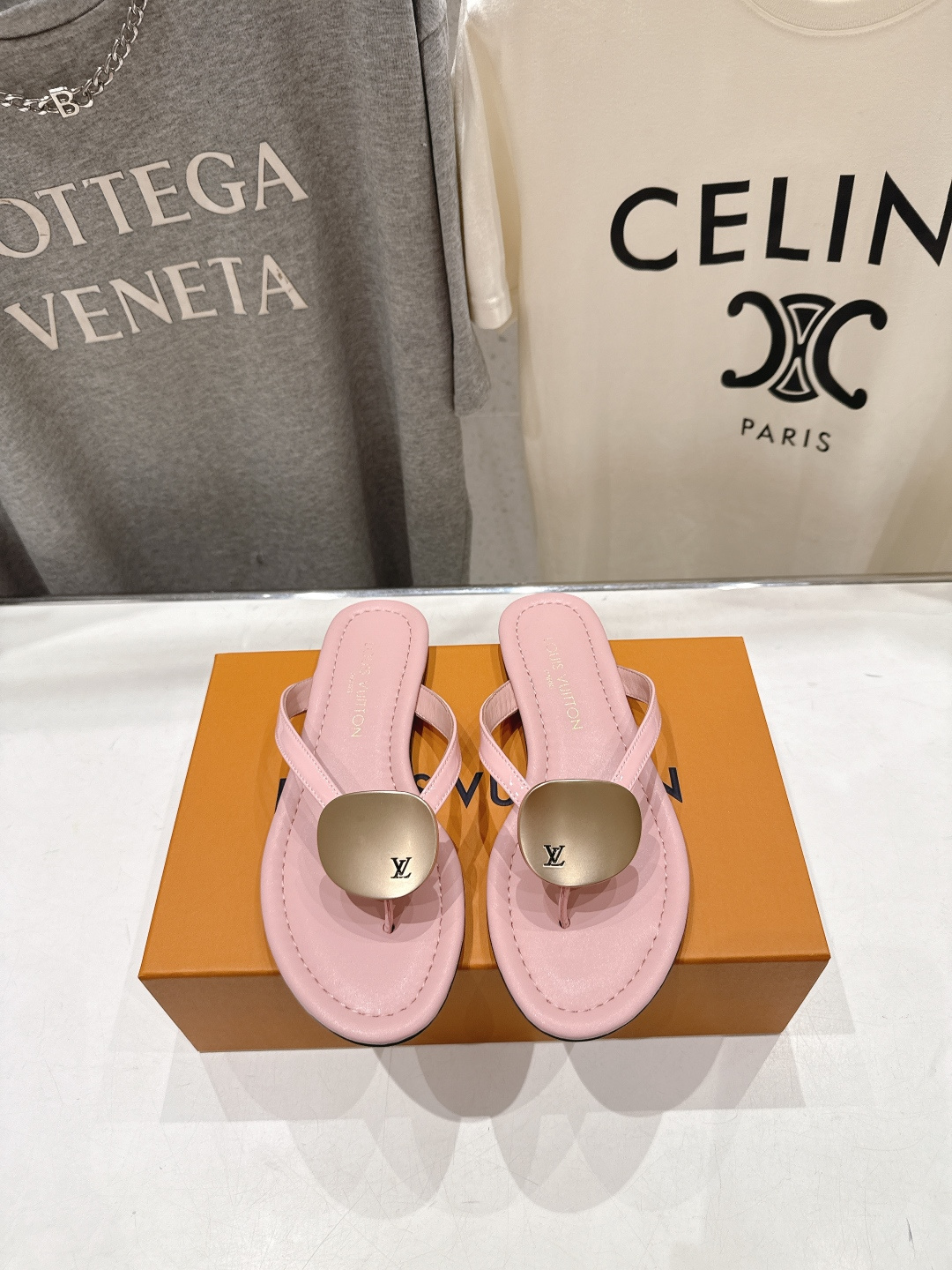 高版本出厂  Louis Vuitton ss26 new arrival LV驴牌夏季新款平底夹脚拖鞋