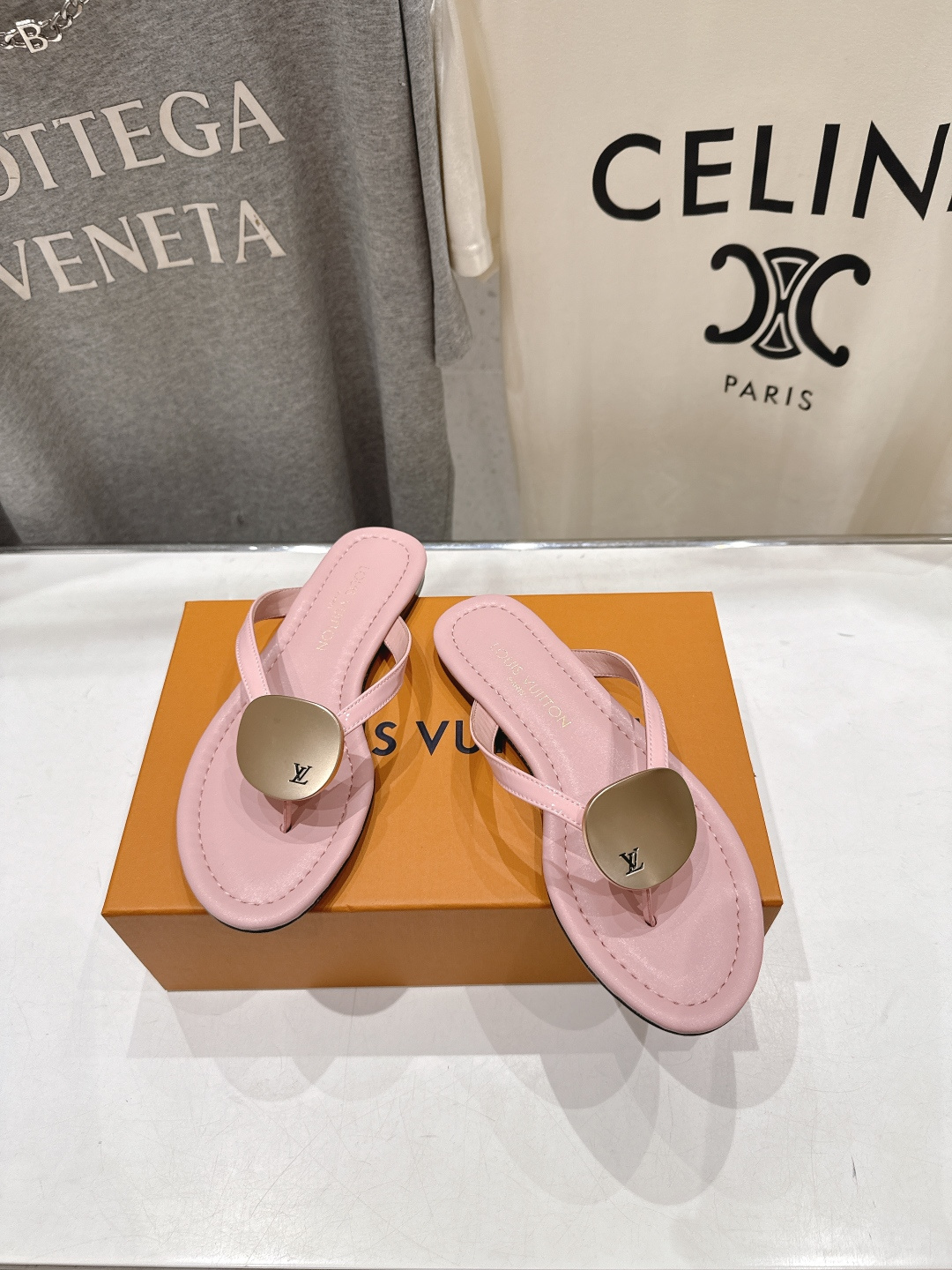 高版本出厂  Louis Vuitton ss26 new arrival LV驴牌夏季新款平底夹脚拖鞋