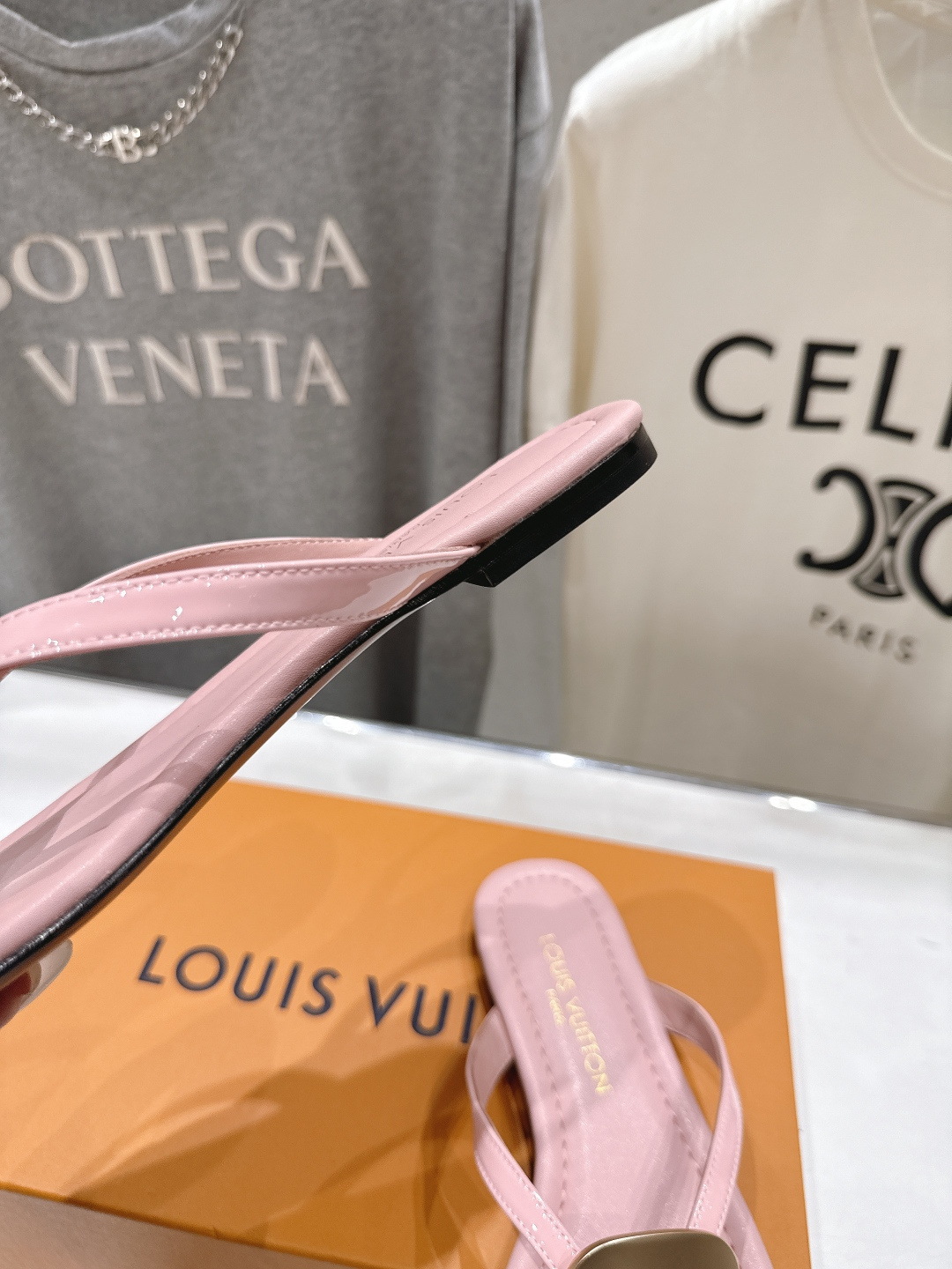 高版本出厂  Louis Vuitton ss26 new arrival LV驴牌夏季新款平底夹脚拖鞋