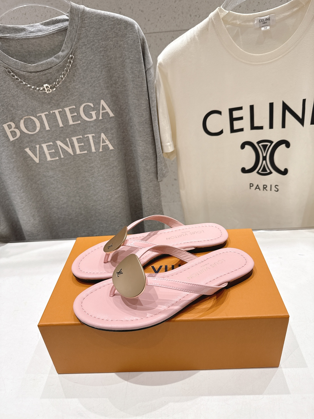 高版本出厂  Louis Vuitton ss26 new arrival LV驴牌夏季新款平底夹脚拖鞋