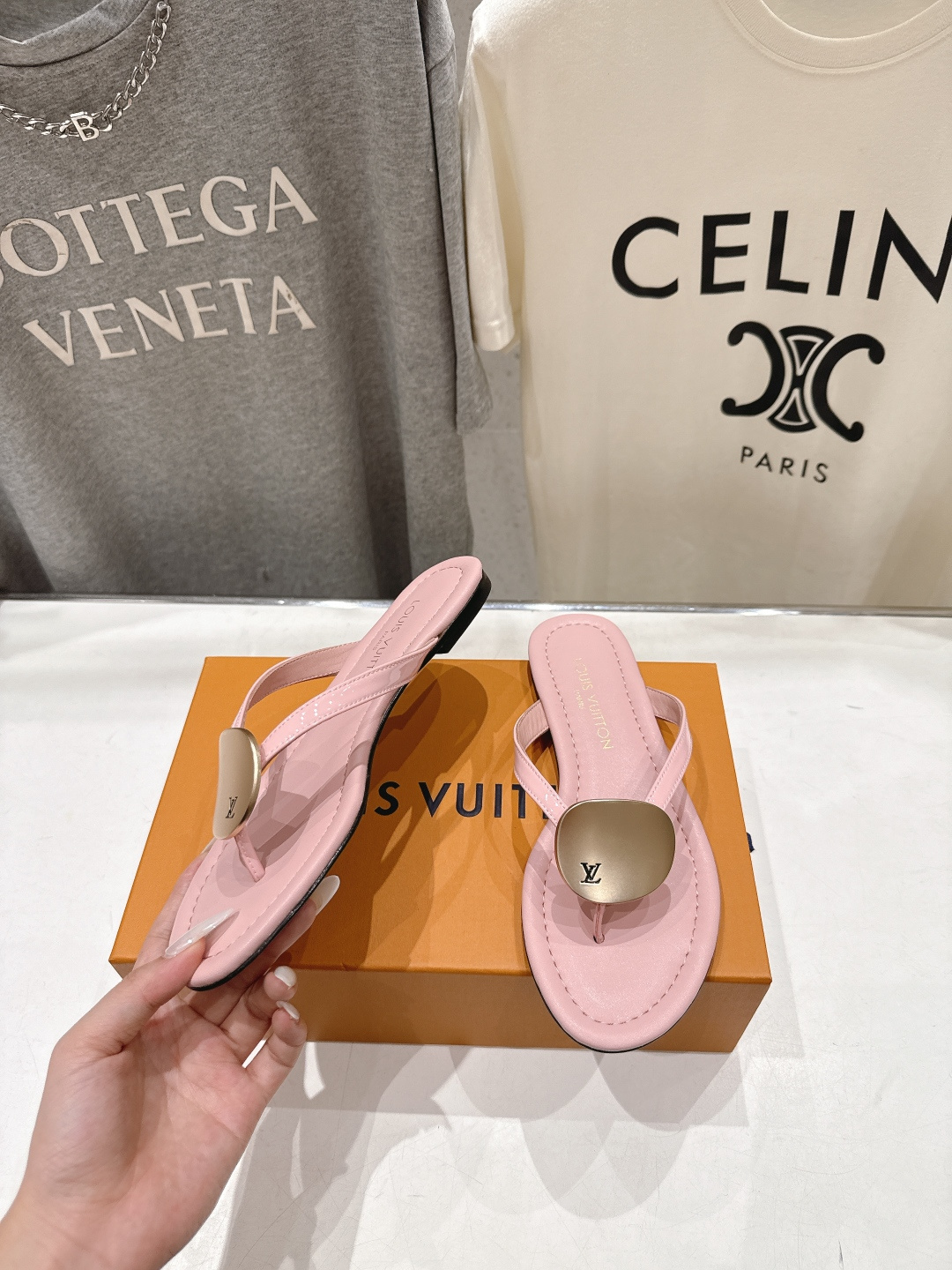 高版本出厂  Louis Vuitton ss26 new arrival LV驴牌夏季新款平底夹脚拖鞋