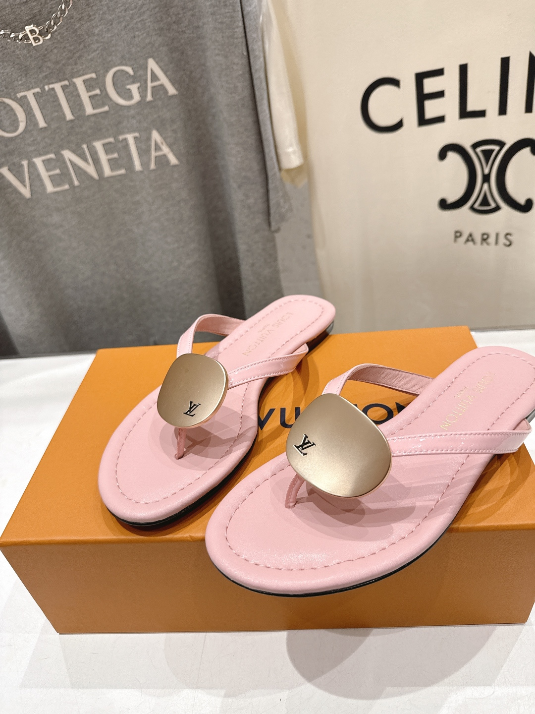 高版本出厂  Louis Vuitton ss26 new arrival LV驴牌夏季新款平底夹脚拖鞋