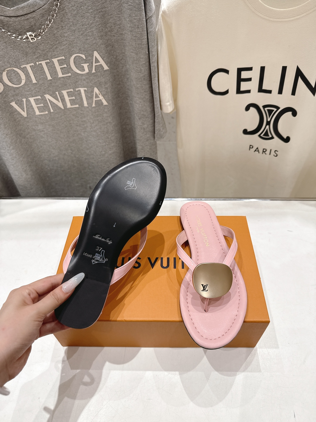 高版本出厂  Louis Vuitton ss26 new arrival LV驴牌夏季新款平底夹脚拖鞋