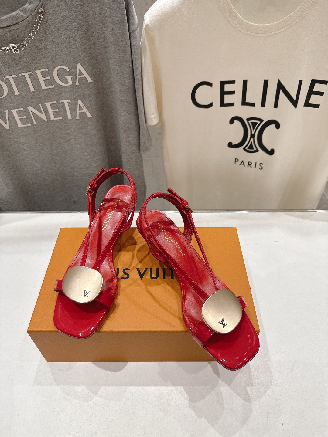 高版本出厂 Louis Vuitton ss26 new arrival LV驴牌夏季新款小高跟凉鞋简 高版本出厂 Louis Vuitton ss26 new arrival LV驴牌夏季新款小高跟凉鞋简