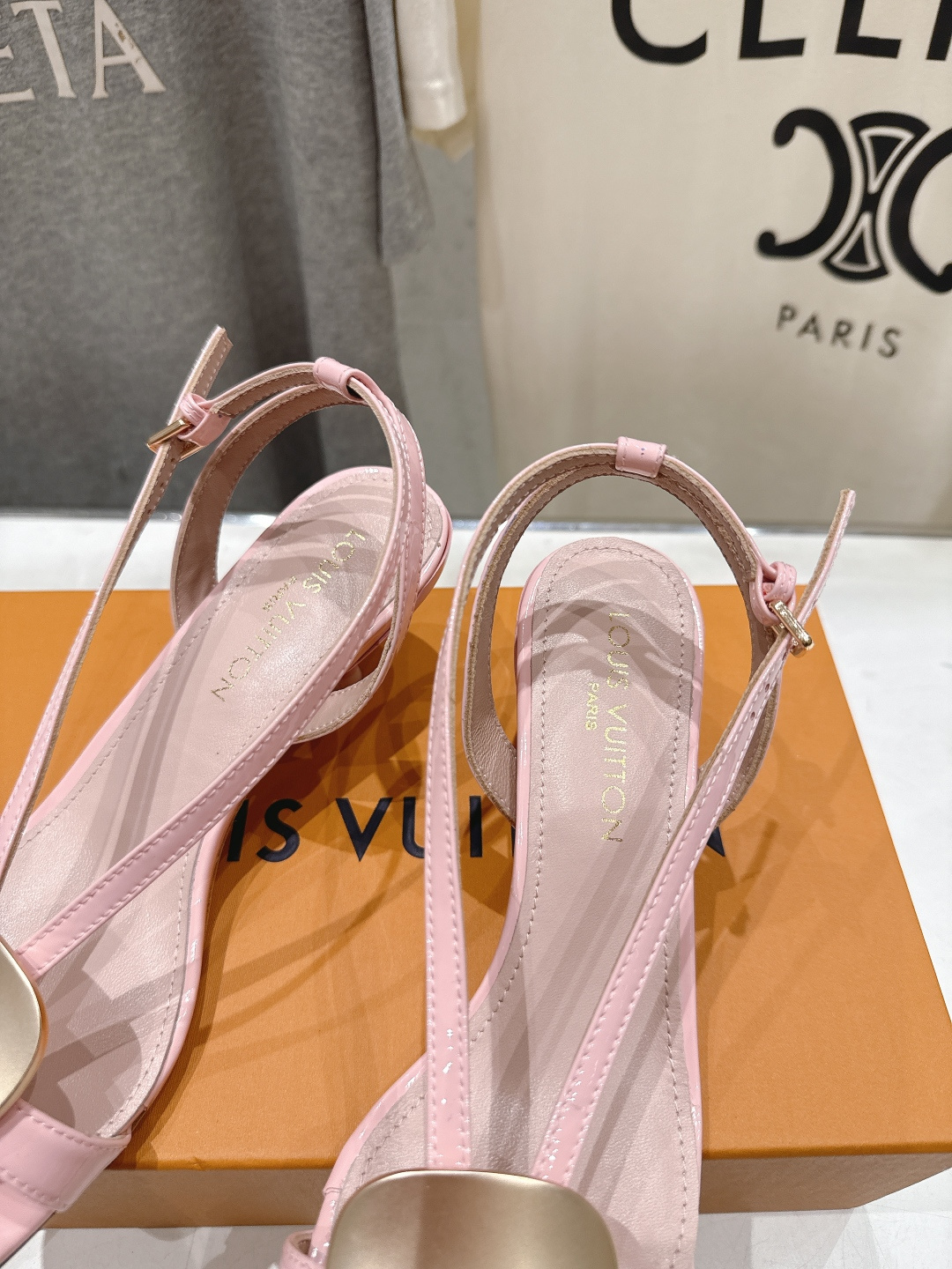 高版本出厂 Louis Vuitton ss26 new arrival LV驴牌夏季新款小高跟凉鞋简 高版本出厂 Louis Vuitton ss26 new arrival LV驴牌夏季新款小高跟凉鞋简