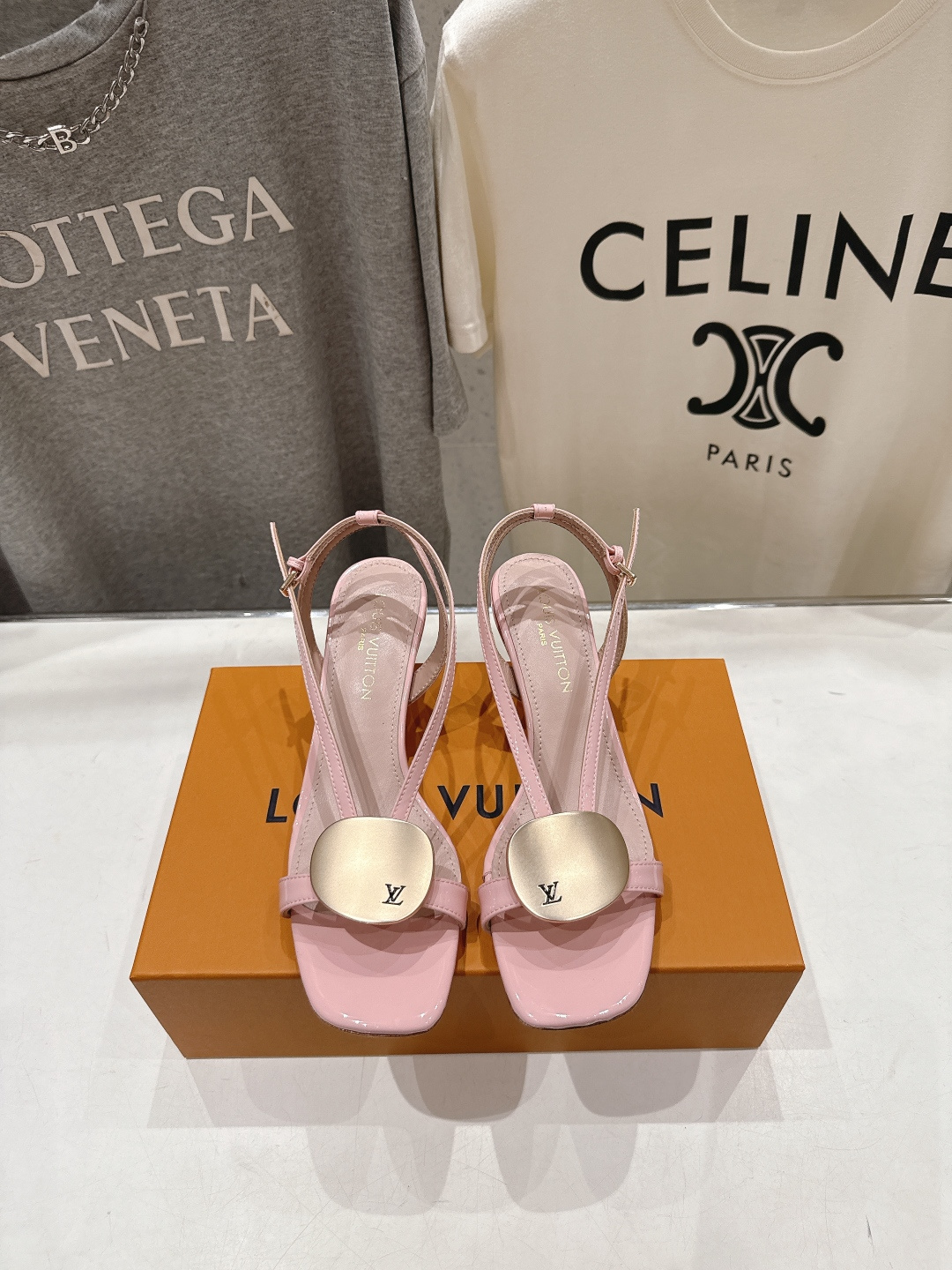 高版本出厂  Louis Vuitton ss26 new arrival LV驴牌夏季新款小高跟凉鞋简