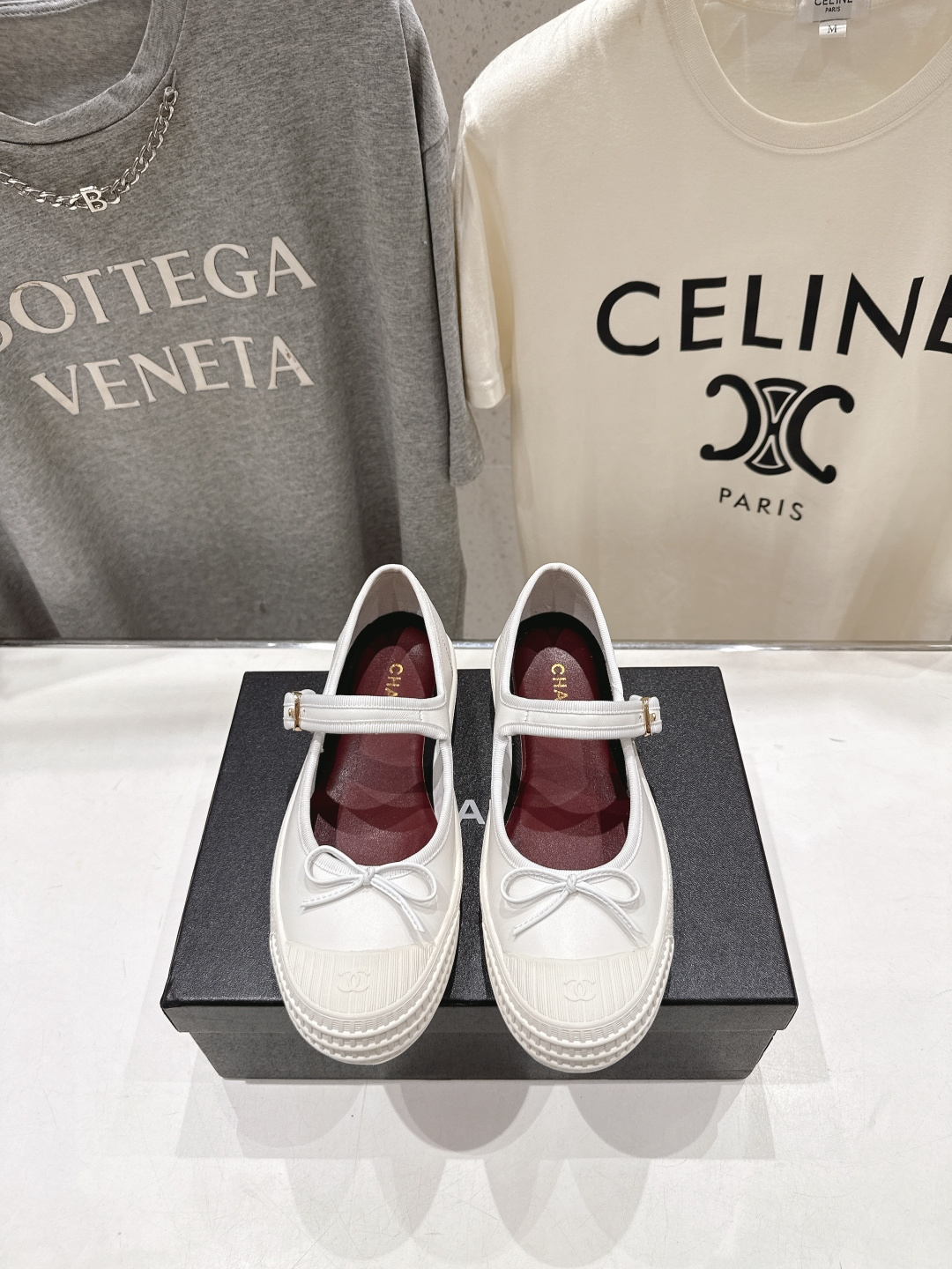 NO:891203,Xiaoxiang's new slip-on Mary Jane loafers are really stylish, retro coco women's shoes. They have always been extremely popular. They look great on your feet ~ a must-have fashion item for fashionistas!  Imported calfskin for the upper, imported sheepskin for the lining/foot pads, original molded outsole, size 35-41 [customized at 40.41], mary jane, loafers, mary jane, cowhide, sheepskin19860909小香新款一脚蹬玛丽珍乐福鞋休闲鞋 真的太有范儿了,复古的coco女鞋.一直以来都异常的盛行. 上脚超好看～潮人必备时尚单品！ 鞋面进口小牛皮 内里/垫脚进口羊皮 底材原版开模大底 码数35-41 [40.41定做],玛丽珍,loafers,mary jane,cowhide,sheepskin,Women's Shoes