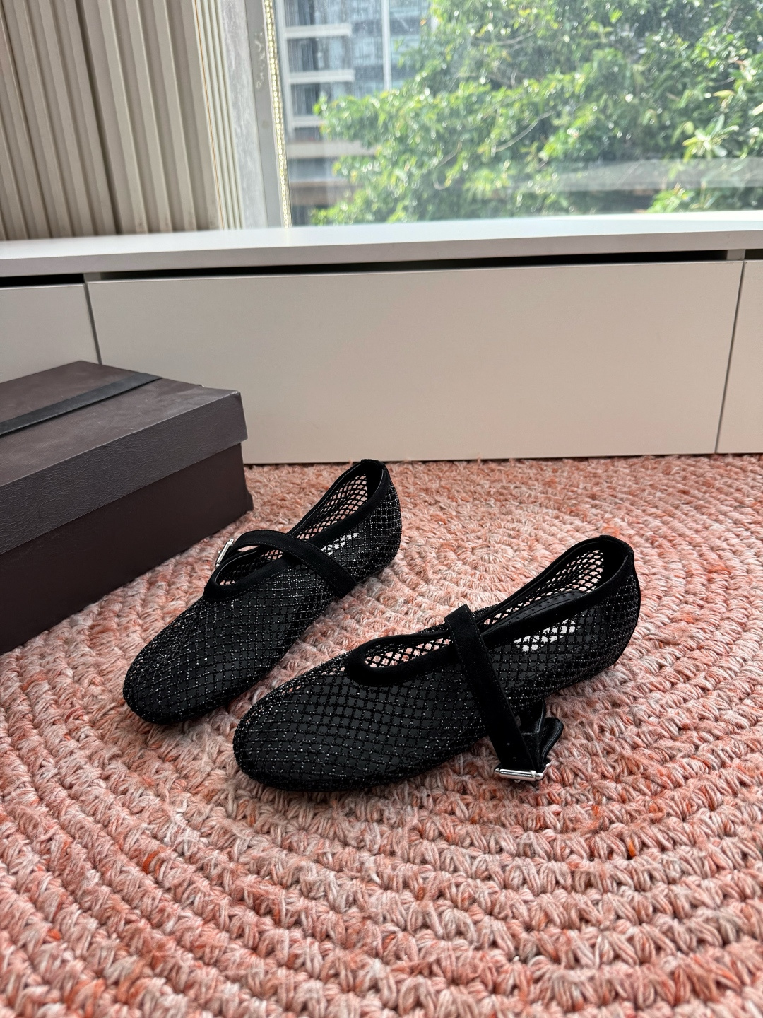 🌾升级内增高款G002代购级别原版购入法国一线奢侈品牌ALAIA 阿莱亚鱼网穆勒鞋包头凉鞋2026法式仙 🌾升级内增高款G002代购级别原版购入法国一线奢侈品牌ALAIA 阿莱亚鱼网穆勒鞋包头凉鞋2026法式仙