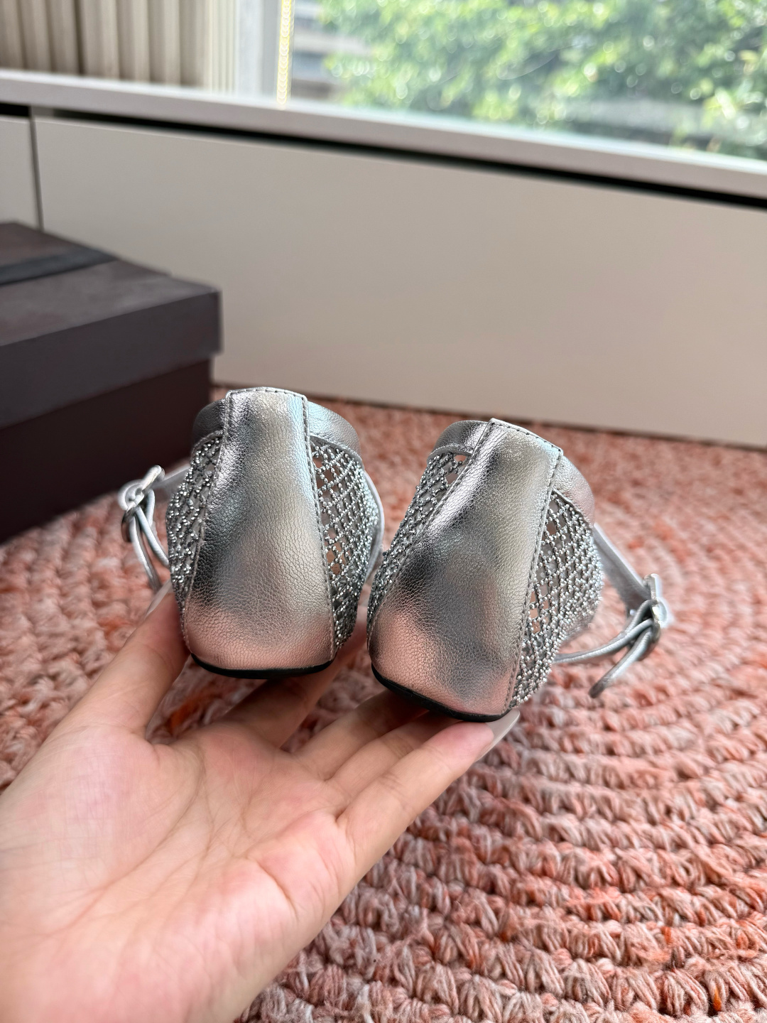 🌾升级内增高款G002代购级别原版购入法国一线奢侈品牌ALAIA 阿莱亚鱼网穆勒鞋包头凉鞋2026法式仙 🌾升级内增高款G002代购级别原版购入法国一线奢侈品牌ALAIA 阿莱亚鱼网穆勒鞋包头凉鞋2026法式仙