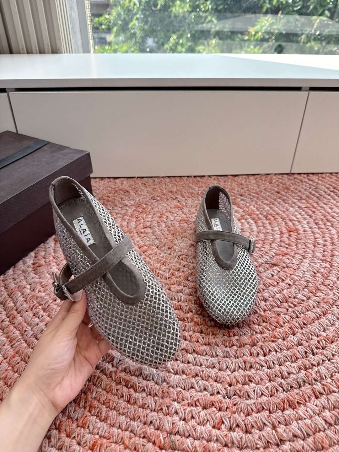 🌾升级内增高款G002代购级别原版购入法国一线奢侈品牌ALAIA 阿莱亚鱼网穆勒鞋包头凉鞋2026法式仙 🌾升级内增高款G002代购级别原版购入法国一线奢侈品牌ALAIA 阿莱亚鱼网穆勒鞋包头凉鞋2026法式仙