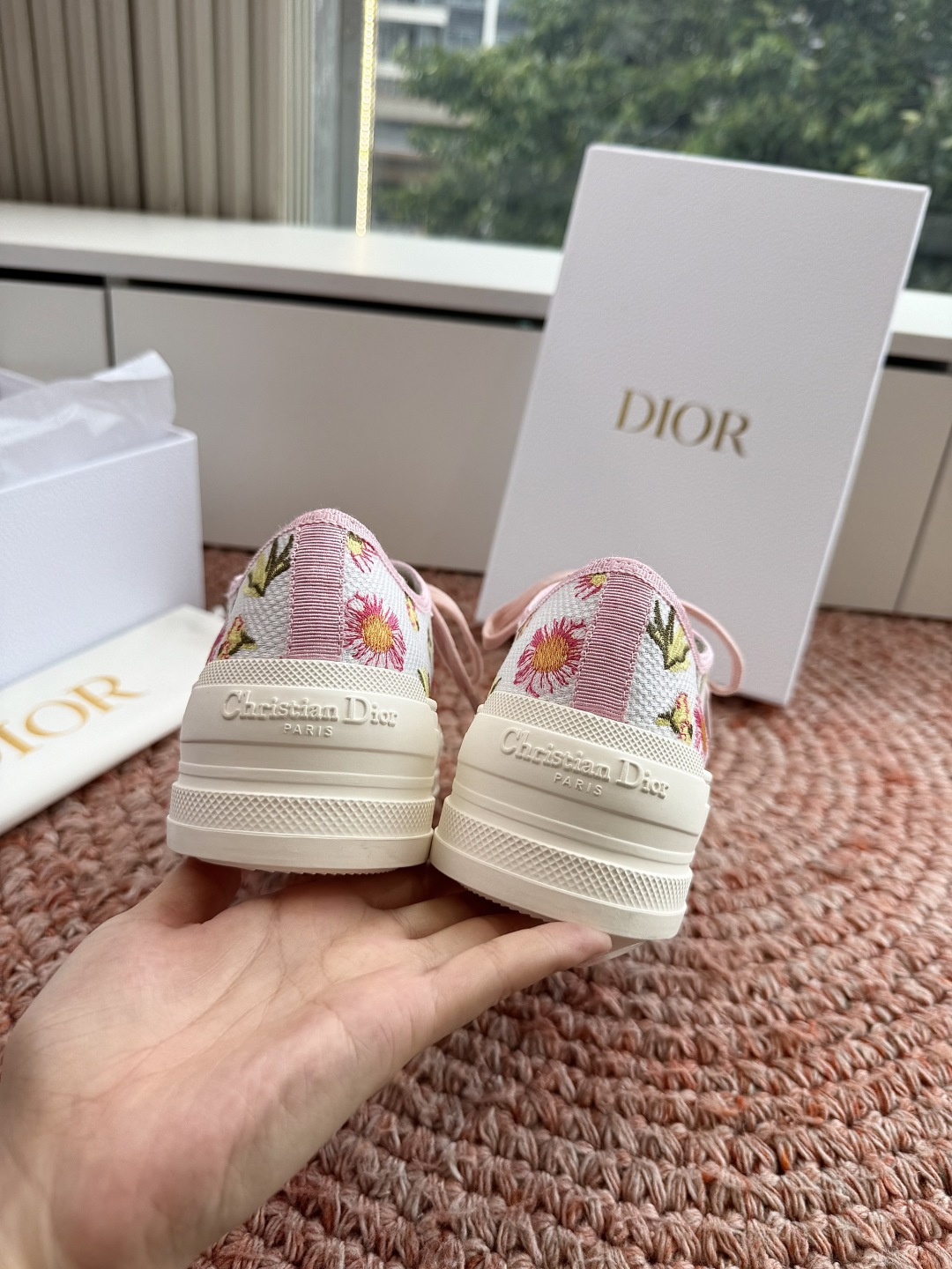 🌾厚底 代购级G0133C'est Dior 迪奥 新色休闲运动鞋‘以牛皮革刺绣五角星设计轻盈透气。侧边