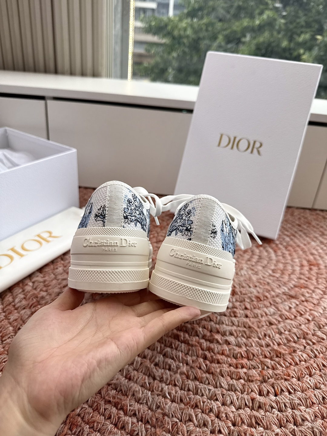 🌾厚底 代购级G0133C'est Dior 迪奥 新色休闲运动鞋‘以牛皮革刺绣五角星设计轻盈透气。侧边