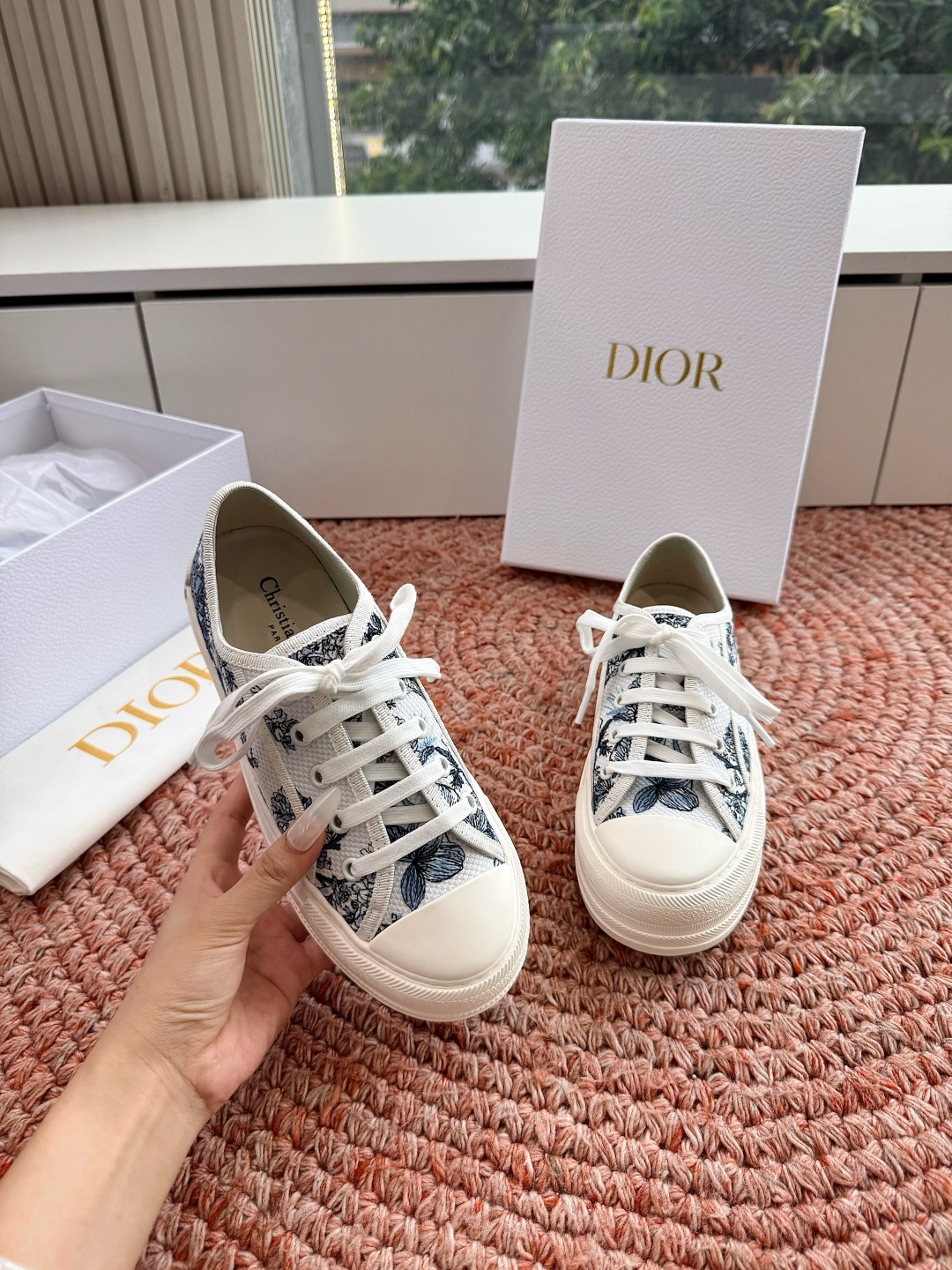 🌾厚底 代购级G0133C'est Dior 迪奥 新色休闲运动鞋‘以牛皮革刺绣五角星设计轻盈透气。侧边