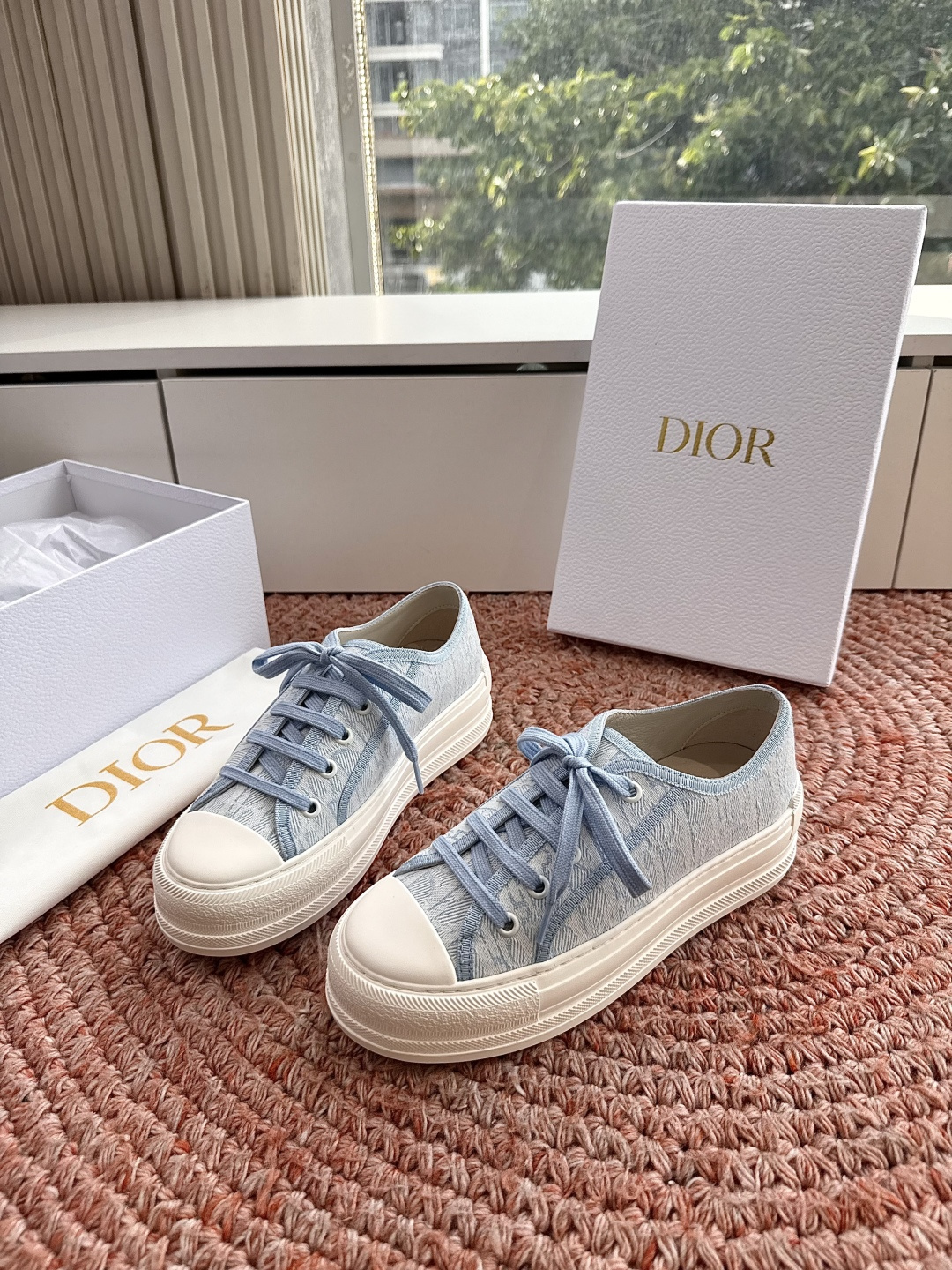 🌾厚底 代购级G0133C'est Dior 迪奥 新色休闲运动鞋‘以牛皮革刺绣五角星设计轻盈透气。侧边
