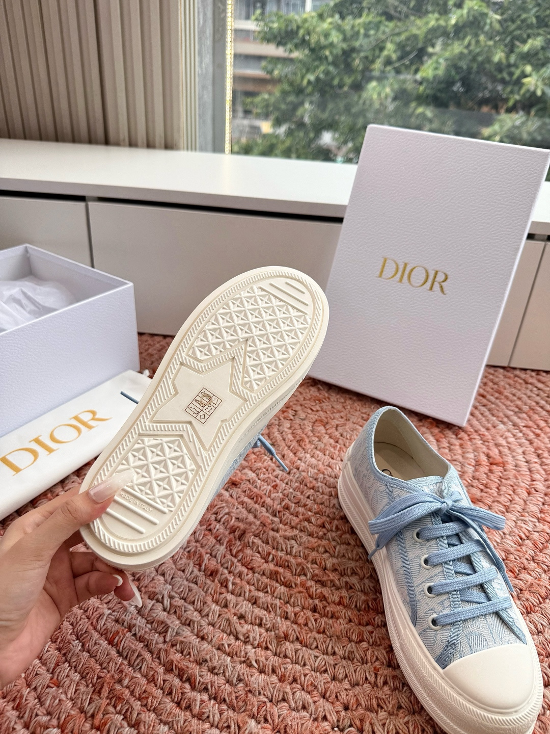 🌾厚底 代购级G0133C'est Dior 迪奥 新色休闲运动鞋‘以牛皮革刺绣五角星设计轻盈透气。侧边