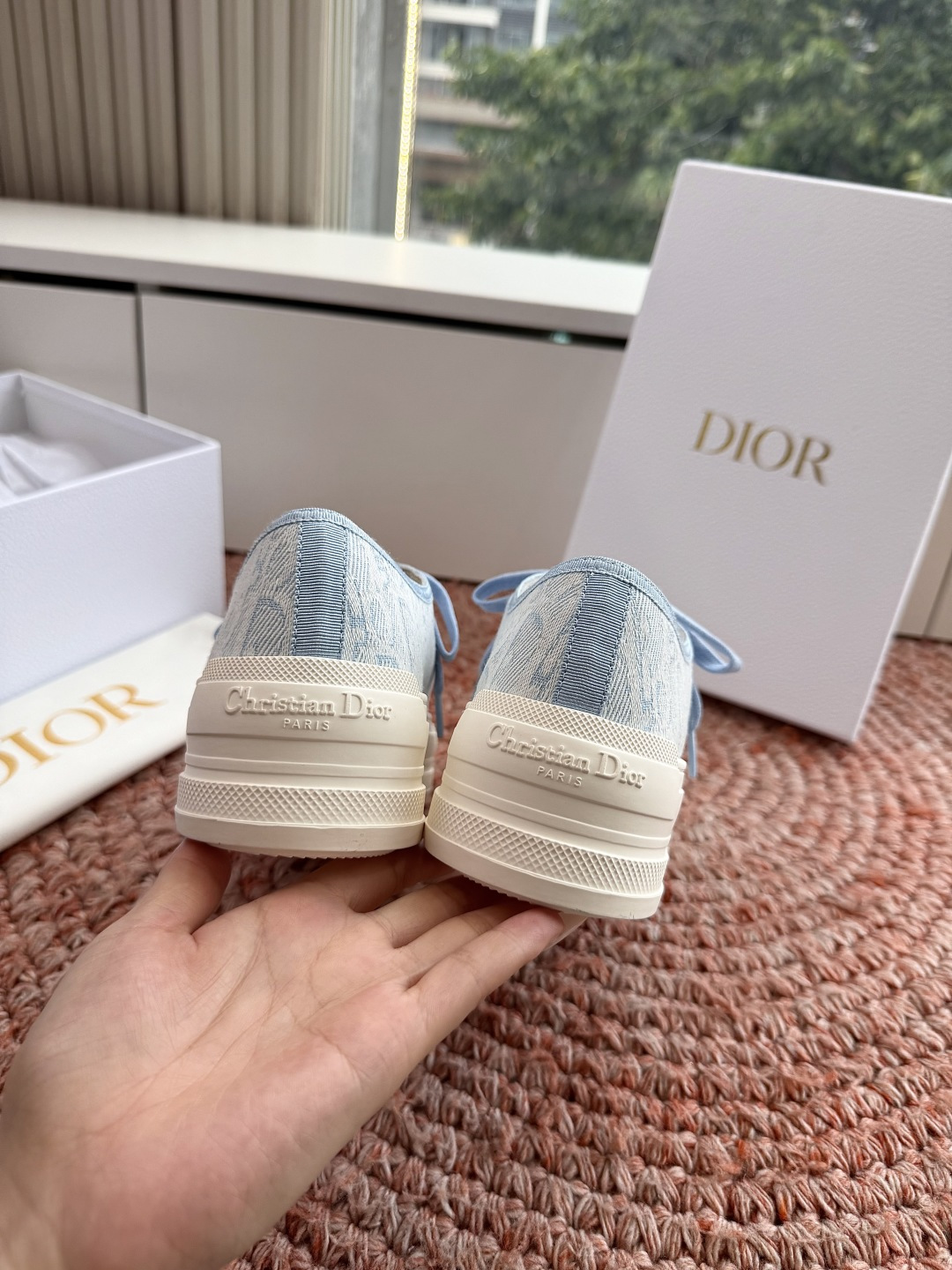 🌾厚底 代购级G0133C'est Dior 迪奥 新色休闲运动鞋‘以牛皮革刺绣五角星设计轻盈透气。侧边