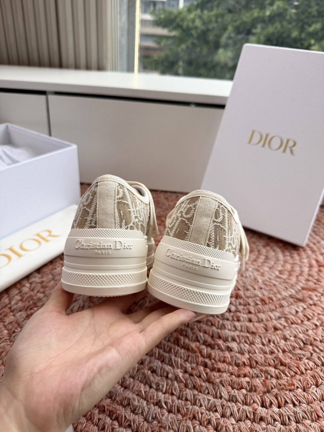 🌾厚底 代购级G0133C'est Dior 迪奥 新色休闲运动鞋‘以牛皮革刺绣五角星设计轻盈透气。侧边