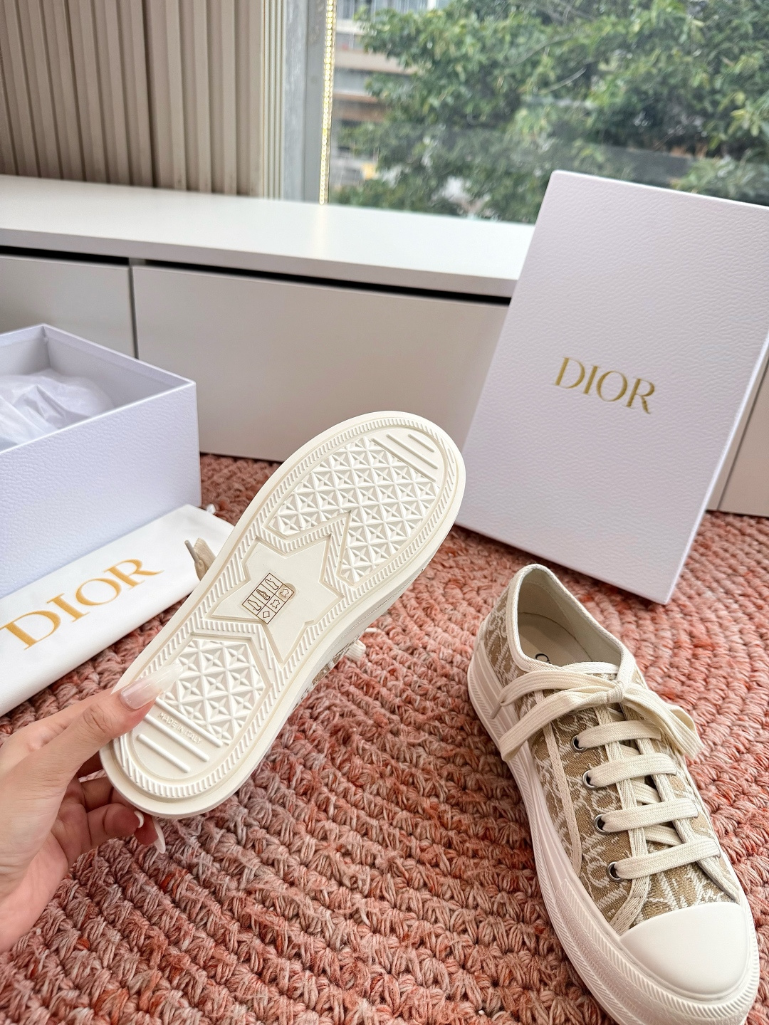 🌾厚底 代购级G0133C'est Dior 迪奥 新色休闲运动鞋‘以牛皮革刺绣五角星设计轻盈透气。侧边