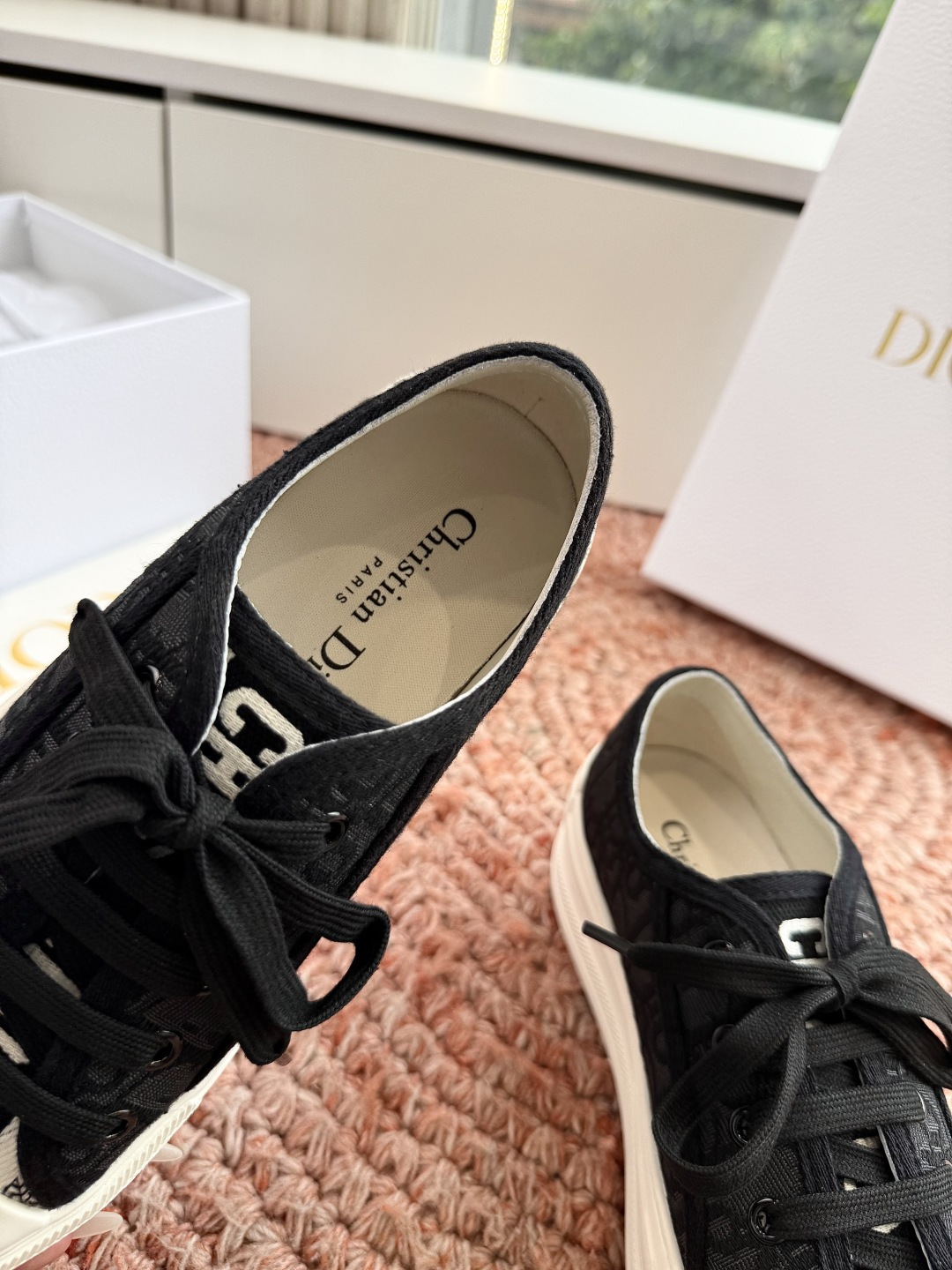 🌾厚底 代购级G0133C'est Dior 迪奥 新色休闲运动鞋‘以牛皮革刺绣五角星设计轻盈透气。侧边