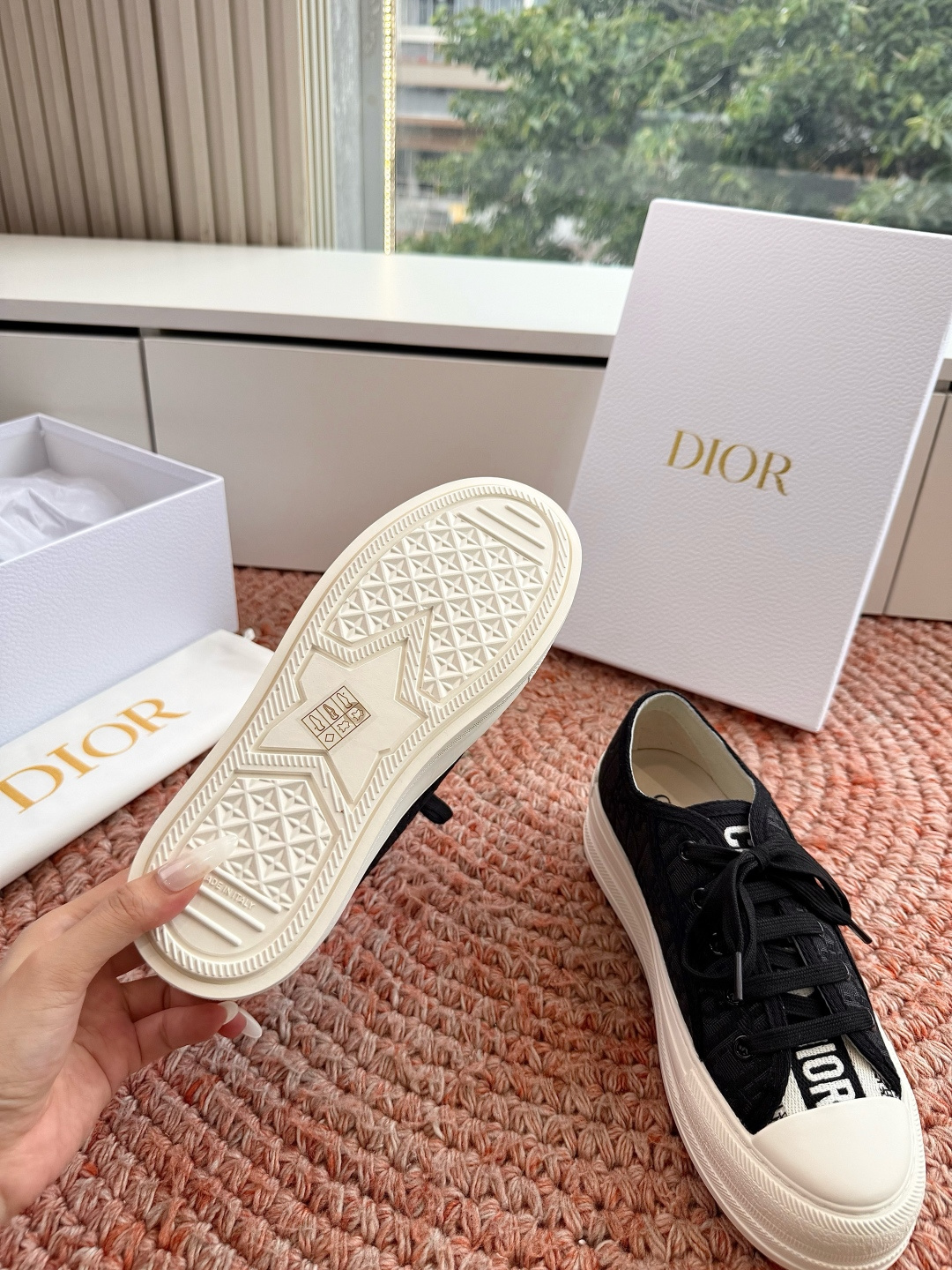 🌾厚底 代购级G0133C'est Dior 迪奥 新色休闲运动鞋‘以牛皮革刺绣五角星设计轻盈透气。侧边